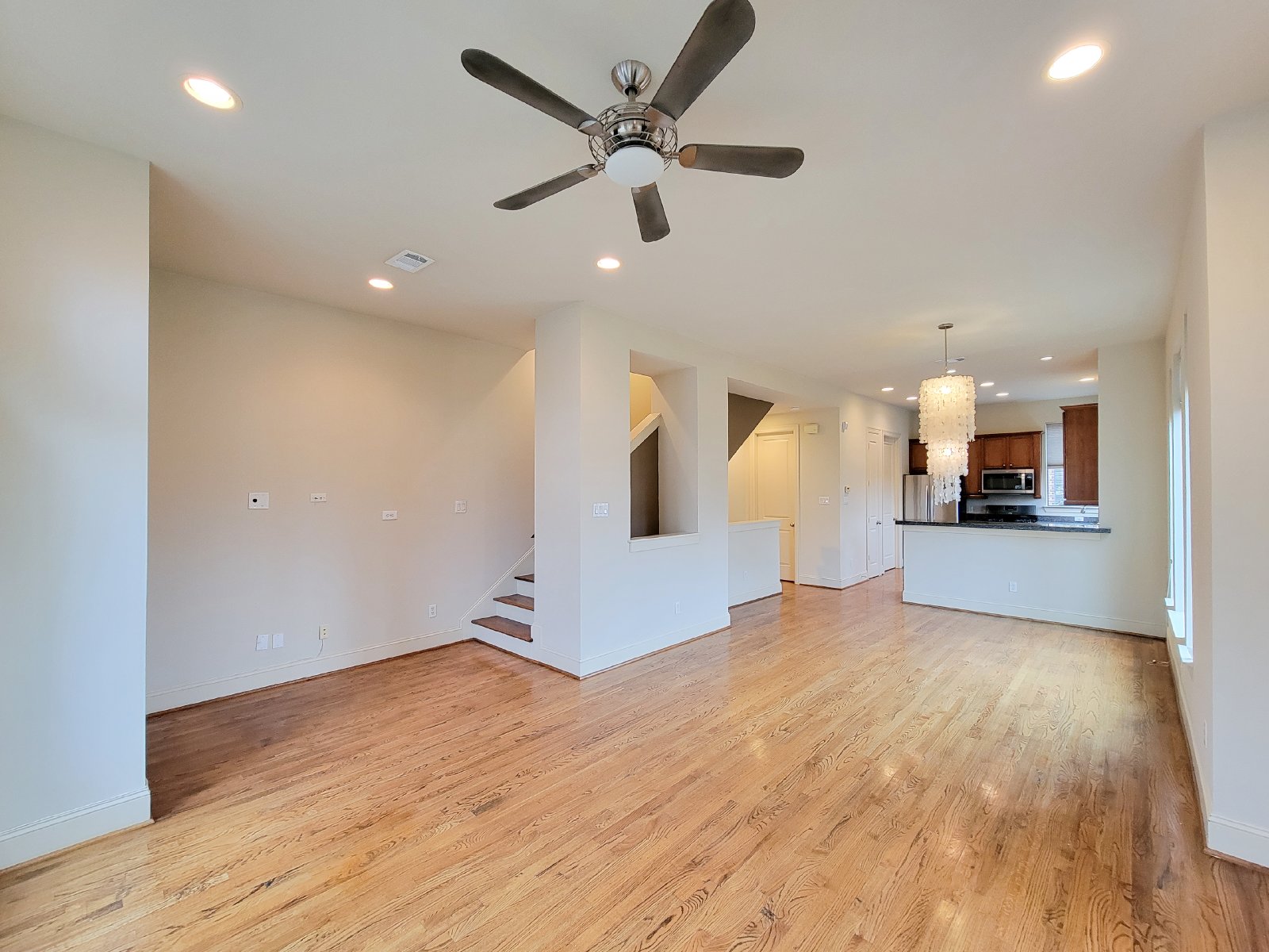 3 Bed Townhouse with Rooftop Patio + Pool in 77007 (Washington East/Sabine) property image