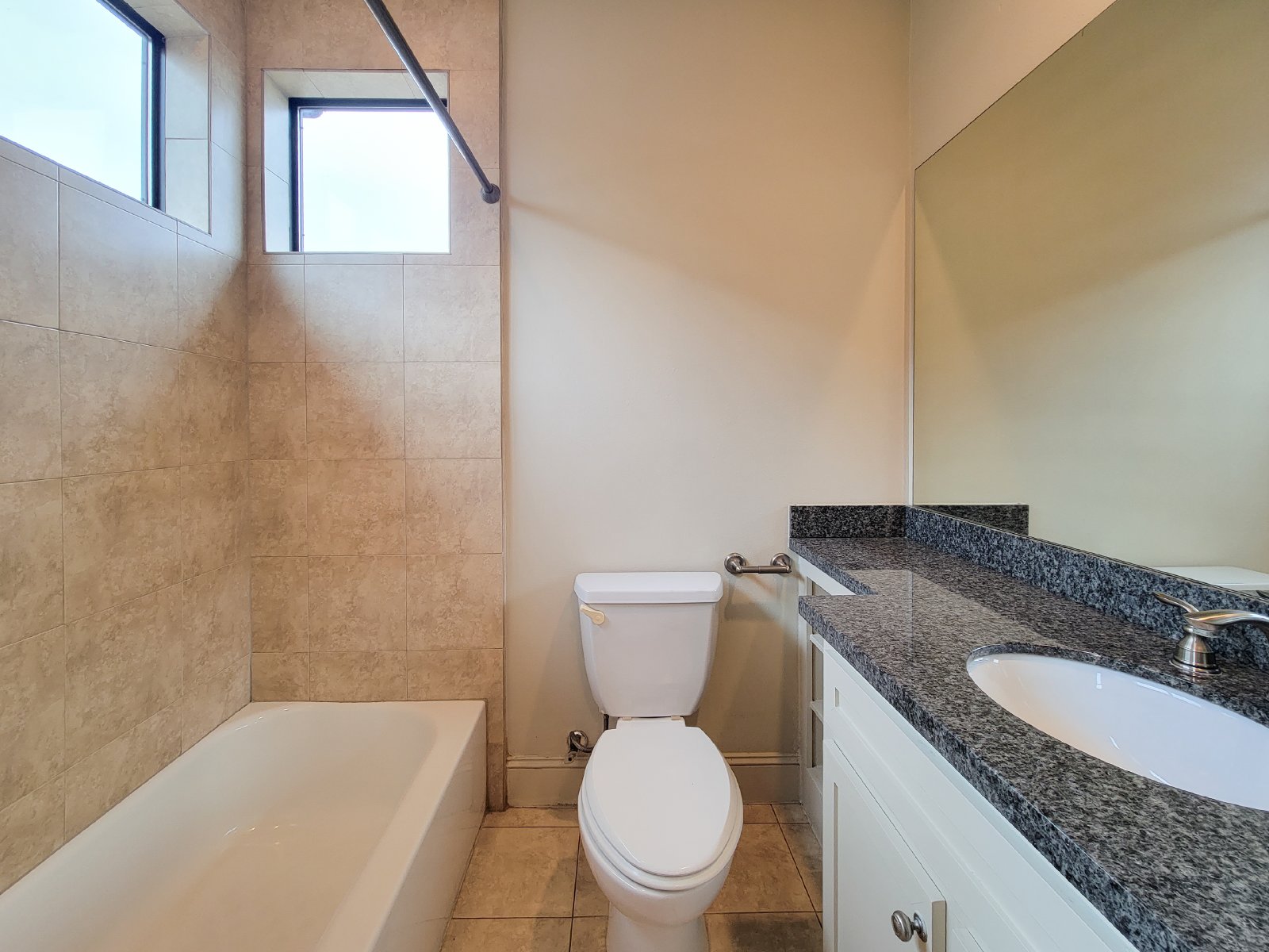 3 Bed Townhouse with Rooftop Patio + Pool in 77007 (Washington East/Sabine) property image