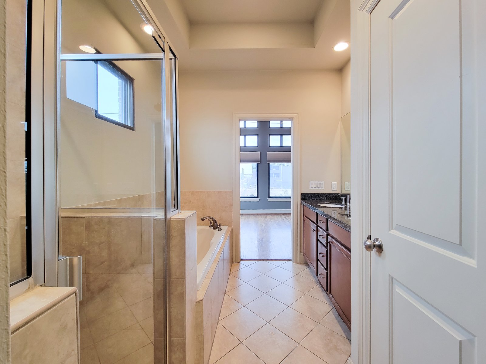 3 Bed Townhouse with Rooftop Patio + Pool in 77007 (Washington East/Sabine) property image