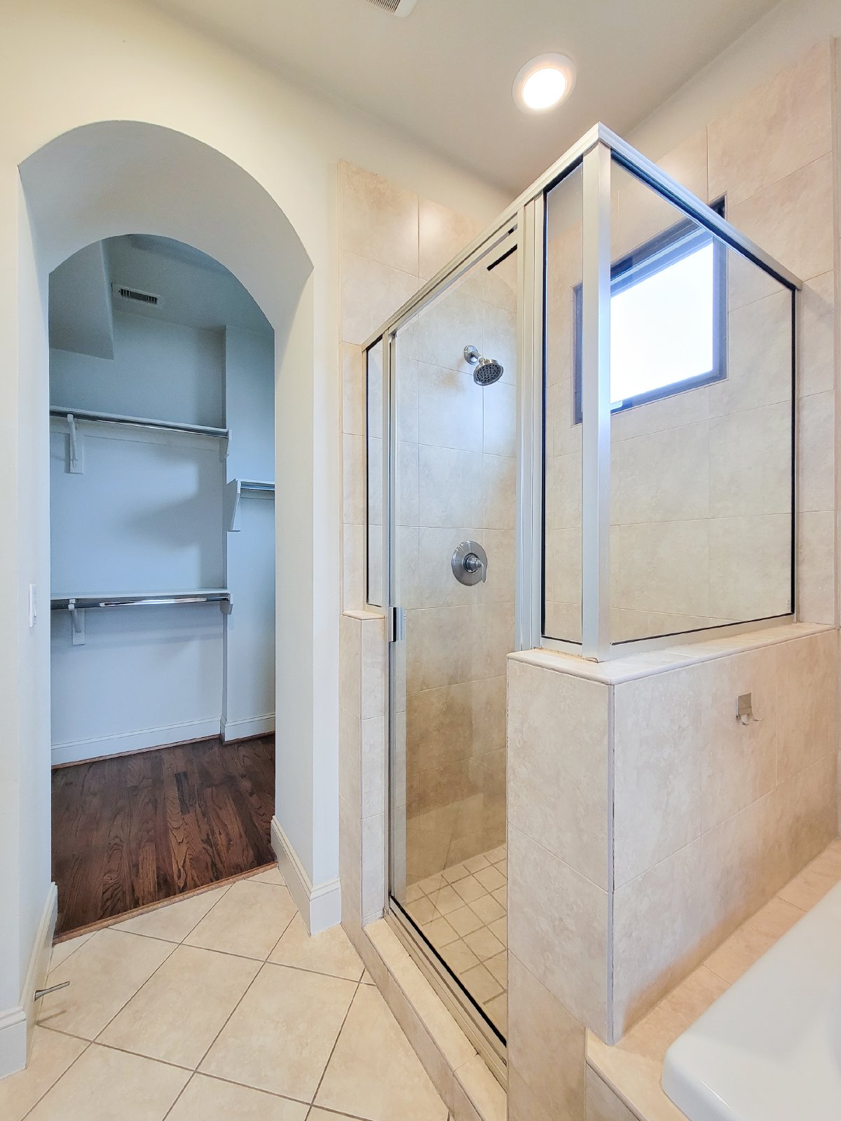 3 Bed Townhouse with Rooftop Patio + Pool in 77007 (Washington East/Sabine) property image