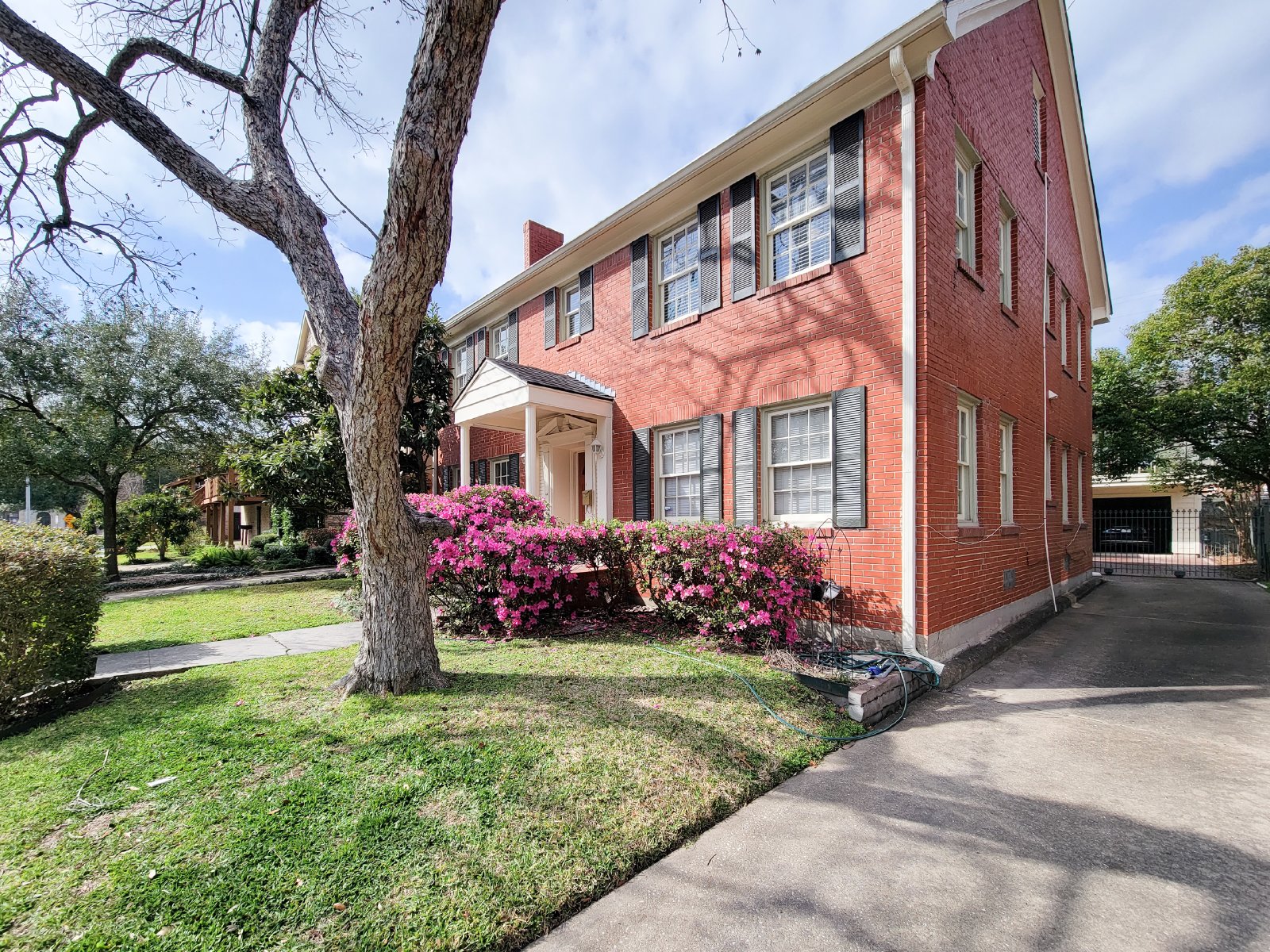 Charming 2-Bed Apartment for Rent in Montrose (77098) property image