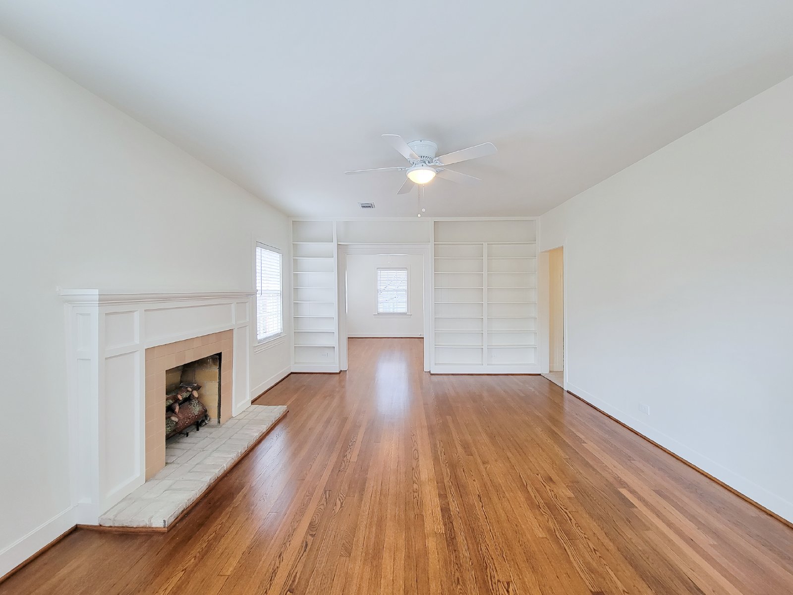 Charming 2-Bed Apartment for Rent in Montrose (77098) property image