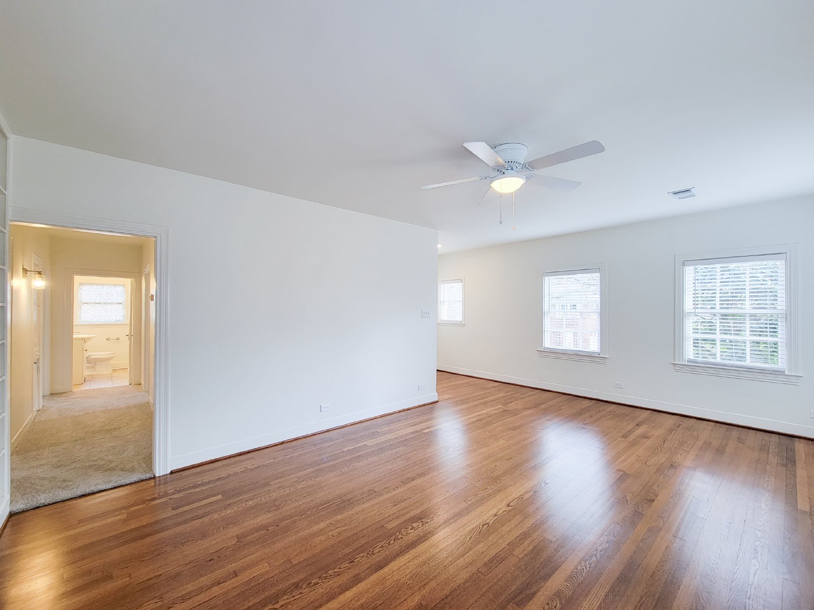 Charming 2-Bed Apartment for Rent in Montrose (77098) property image