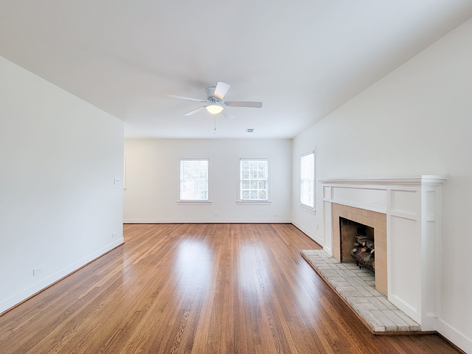 Charming 2-Bed Apartment for Rent in Montrose (77098) property image