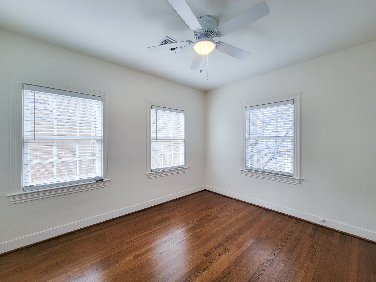 Charming 2-Bed Apartment for Rent in Montrose (77098) property image