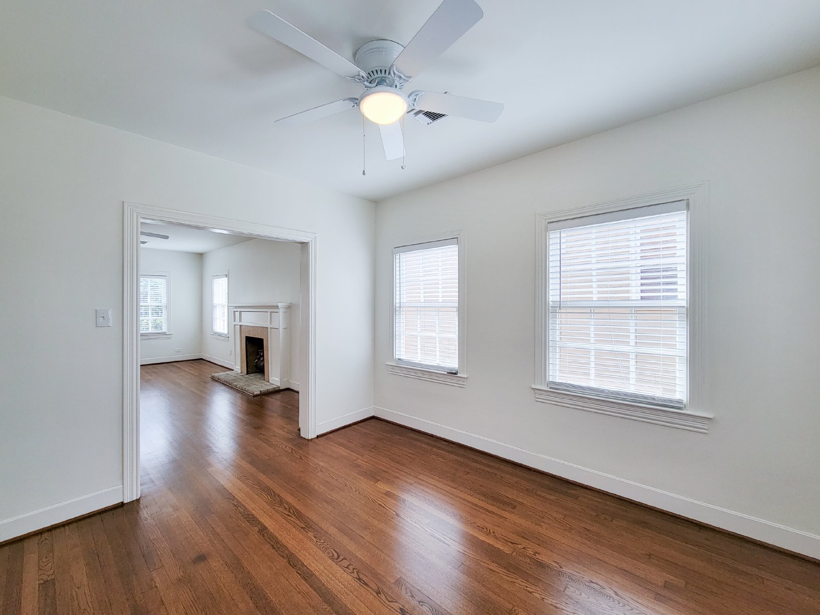 Charming 2-Bed Apartment for Rent in Montrose (77098) property image