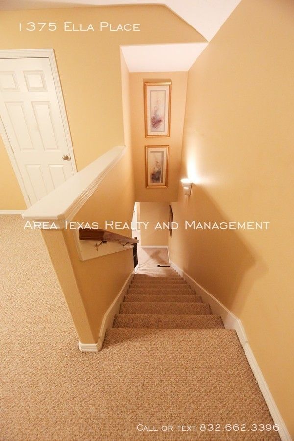 3 Bed Single-Family Home in Timbergrove Terrace 77008 in Gated Community property image
