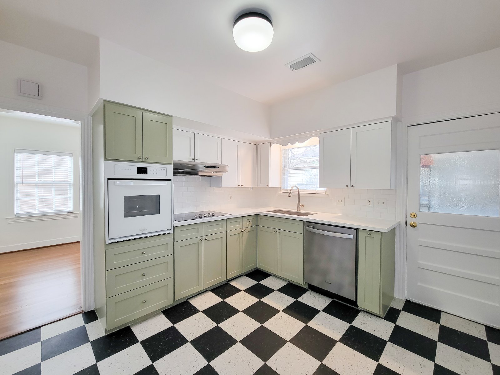 Charming 2-Bed Apartment for Rent in Montrose (77098) property image