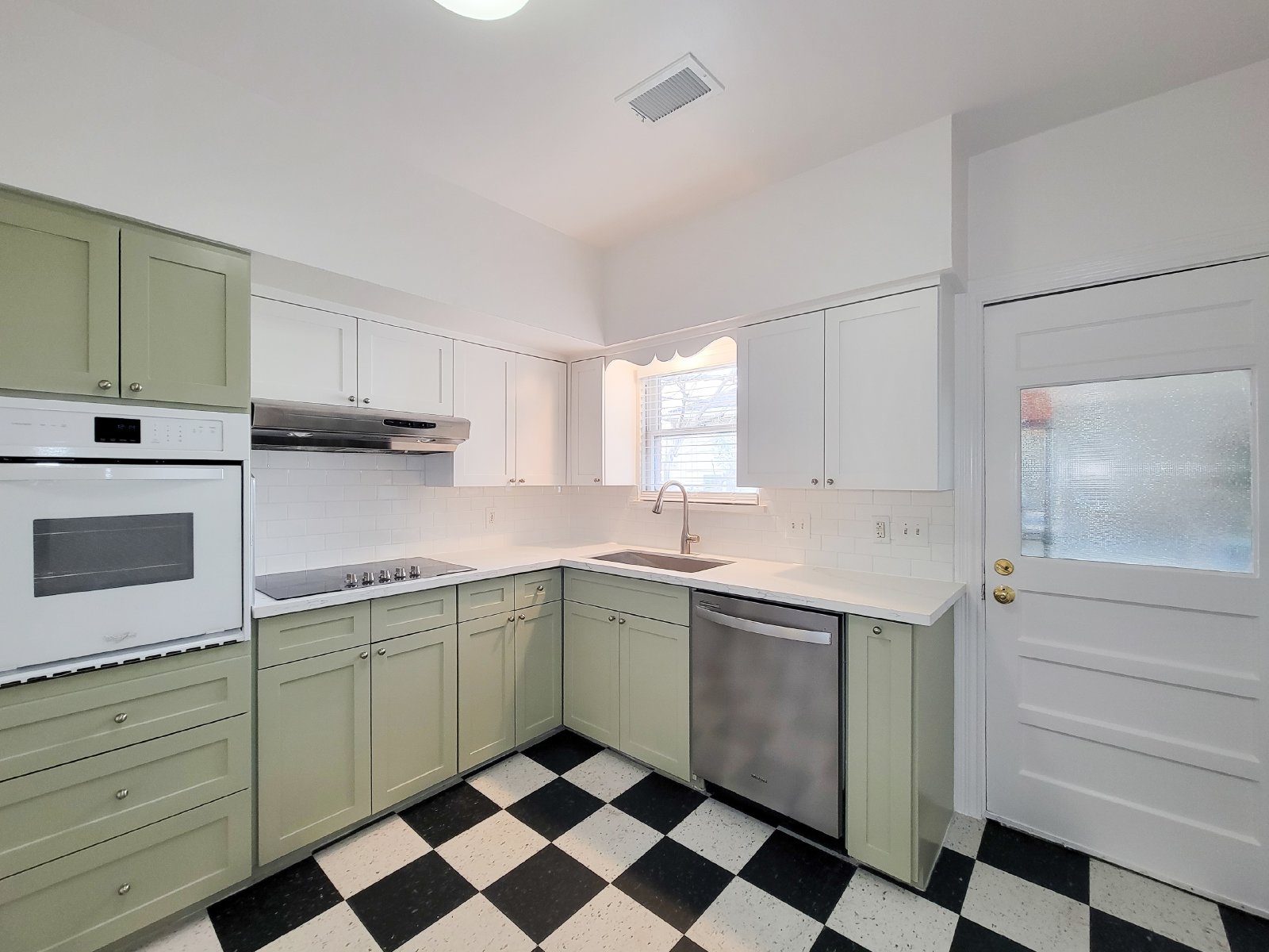 Charming 2-Bed Apartment for Rent in Montrose (77098) property image