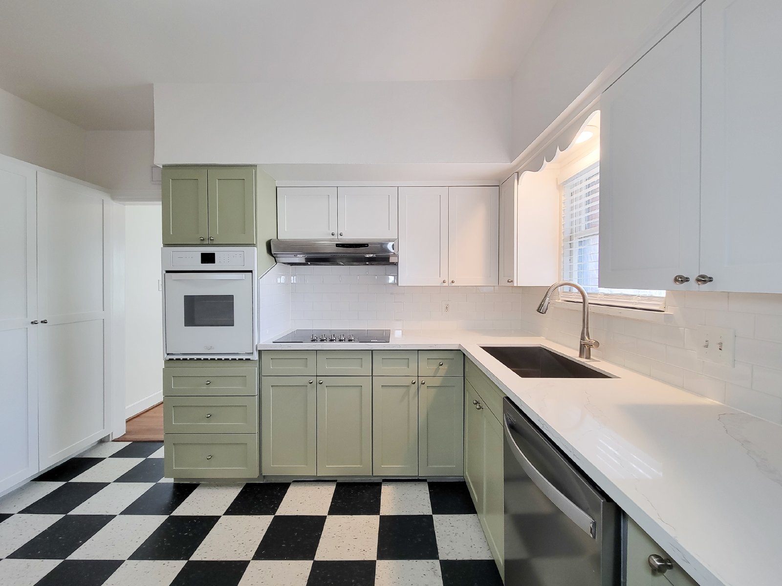 Charming 2-Bed Apartment for Rent in Montrose (77098) property image