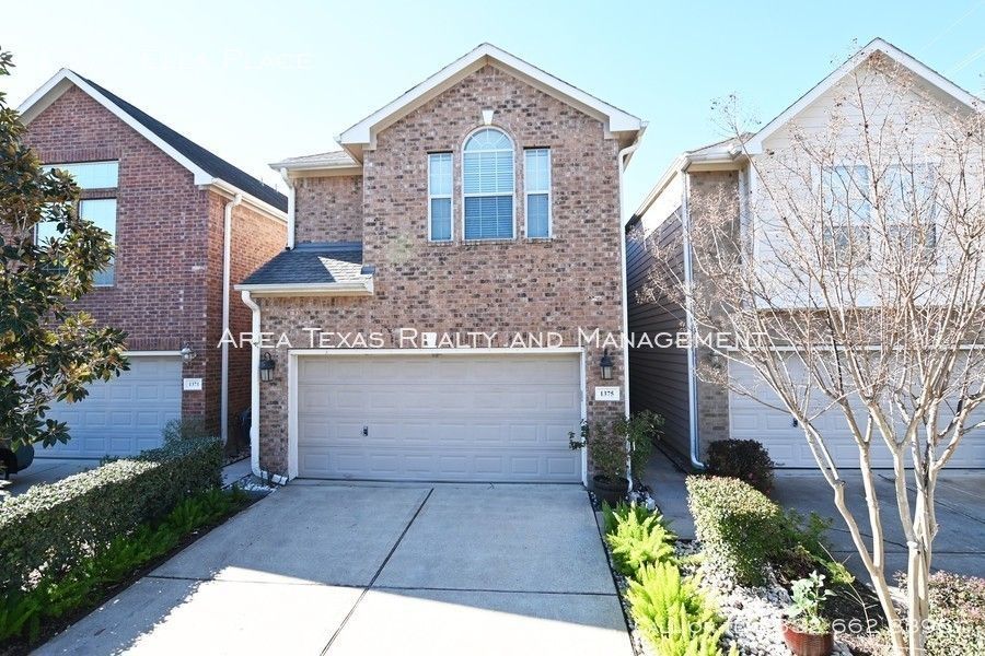 3 Bed Single-Family Home in Timbergrove Terrace 77008 in Gated Community property image