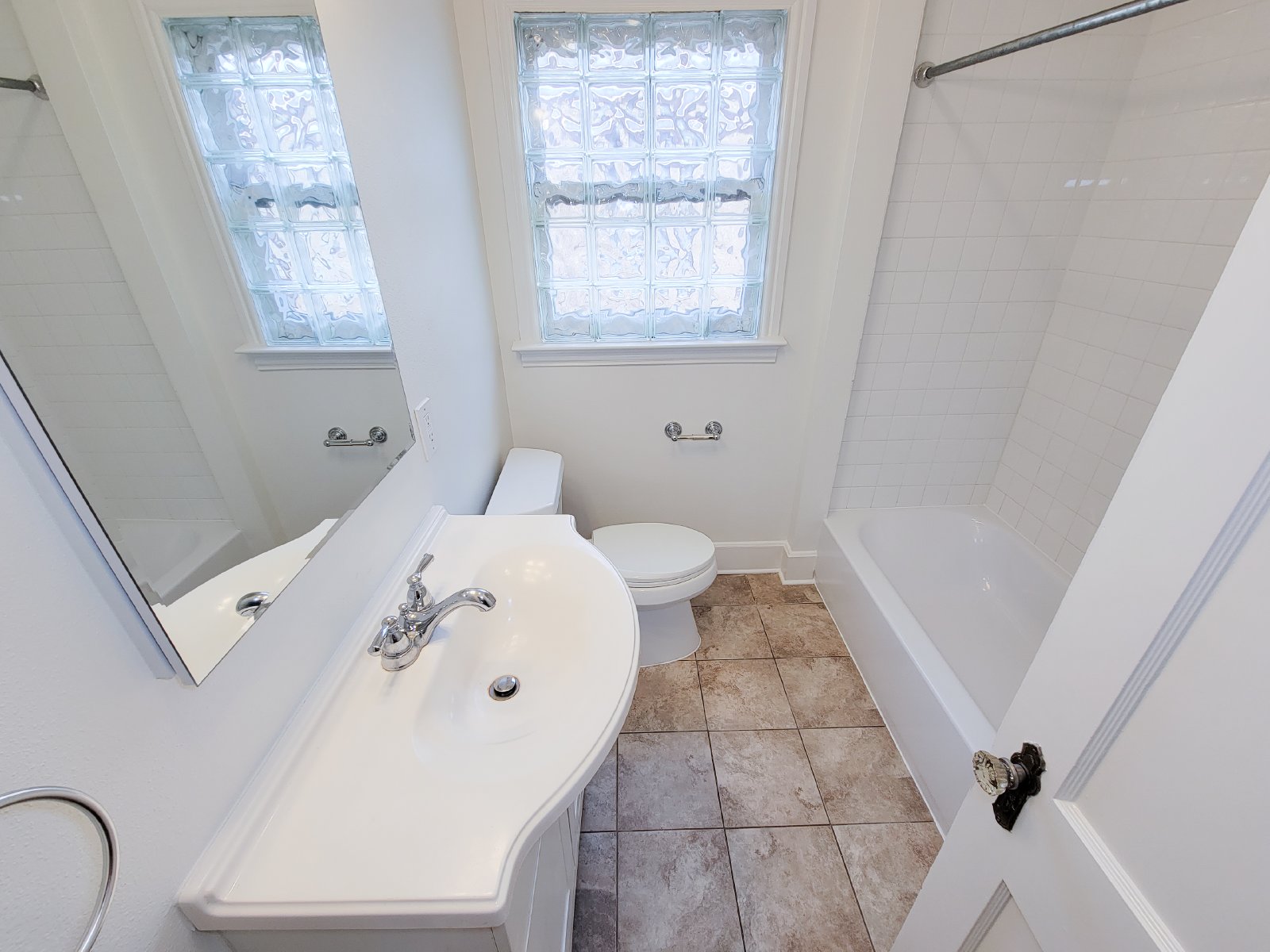 Charming 2-Bed Apartment for Rent in Montrose (77098) property image