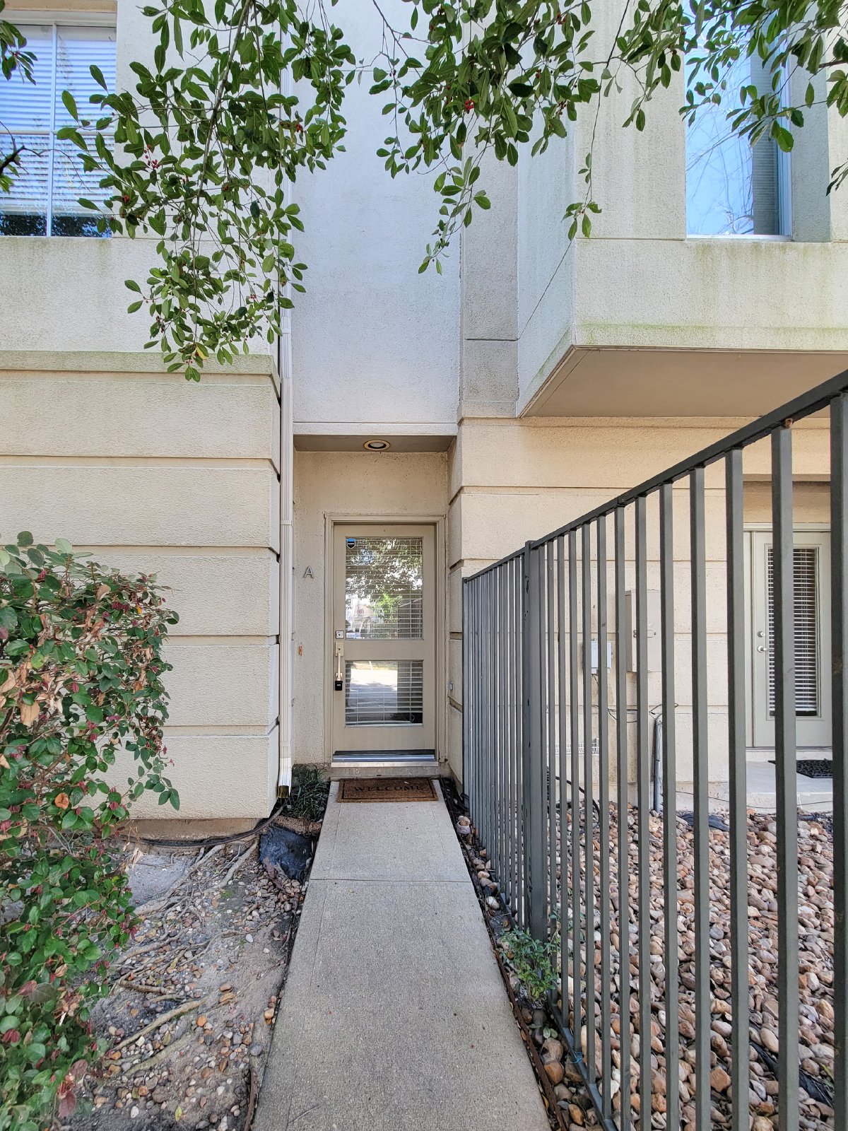 Townhome for Rent in Houston TX 77007 – Rice Military Area property image