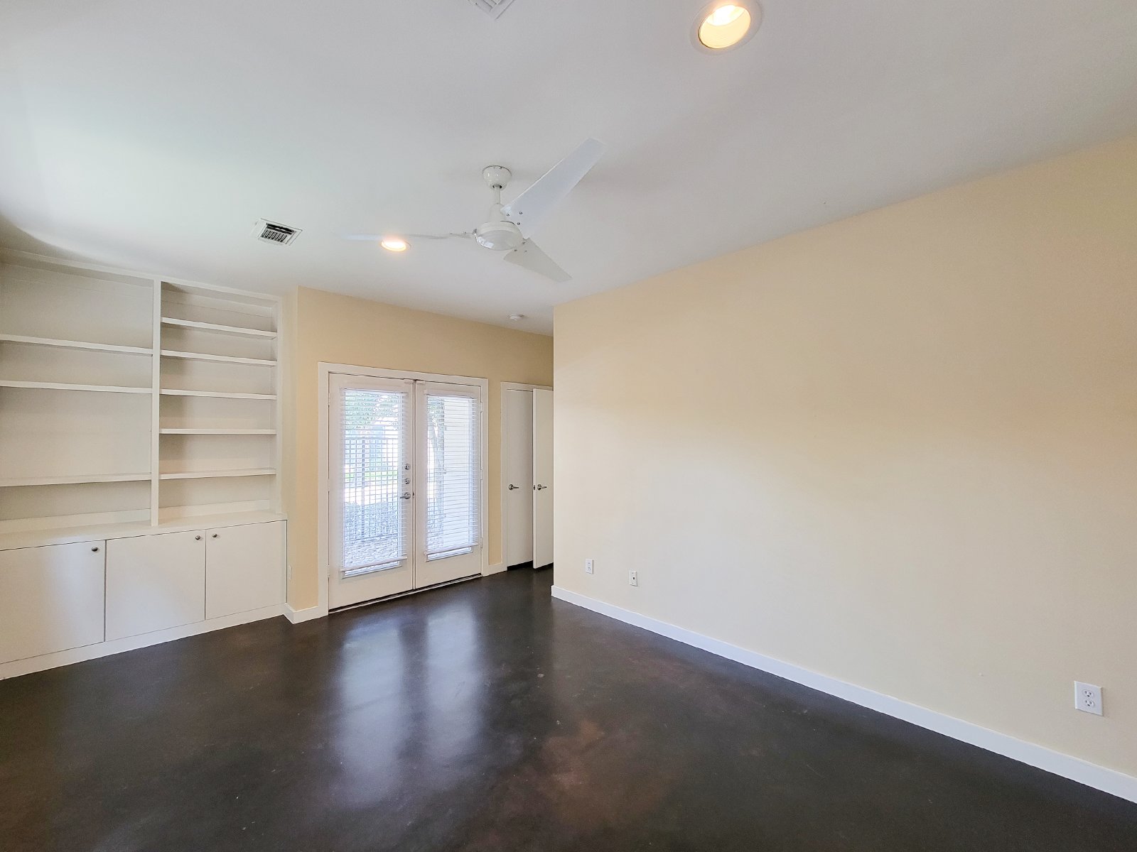 Townhome for Rent in Houston TX 77007 – Rice Military Area property image