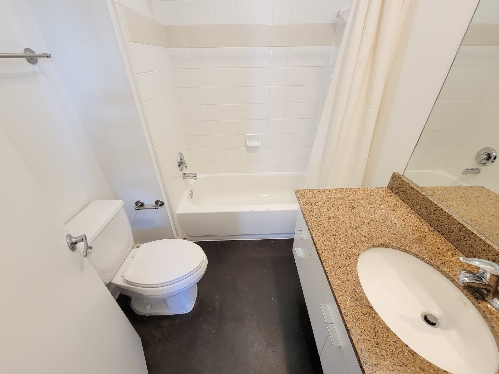 Townhome for Rent in Houston TX 77007 – Rice Military Area property image