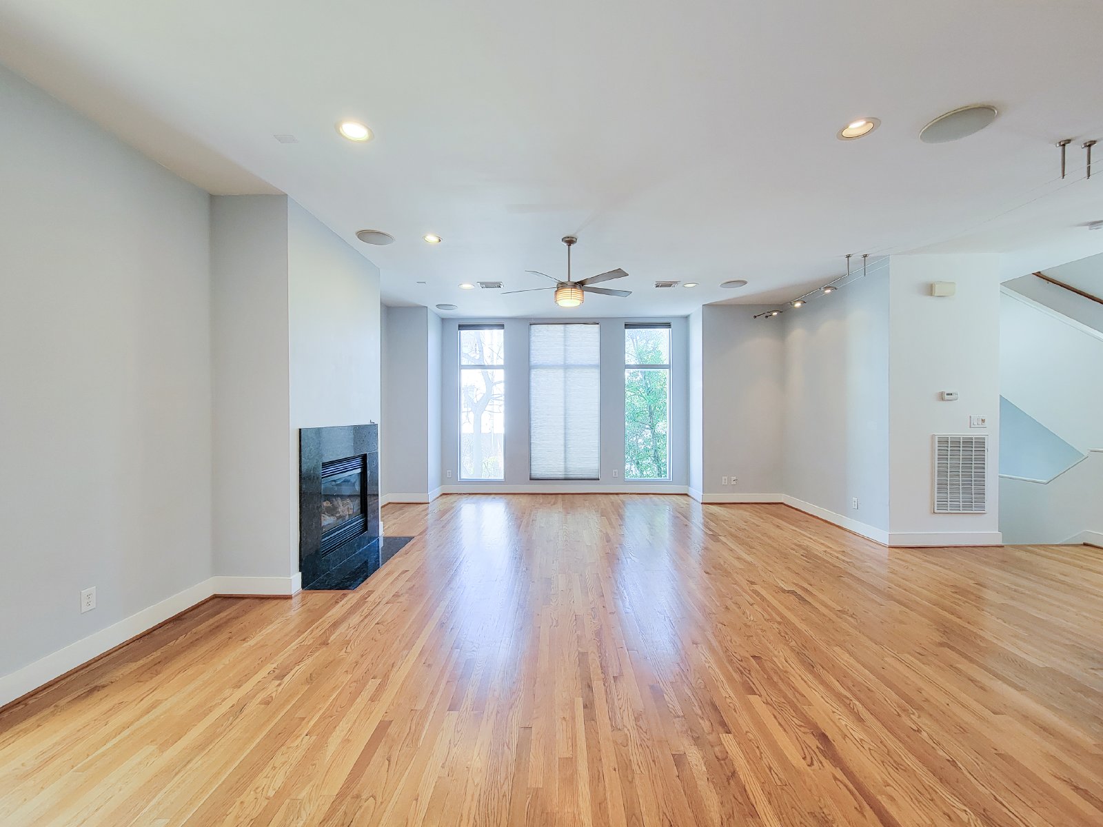 Townhome for Rent in Houston TX 77007 – Rice Military Area property image