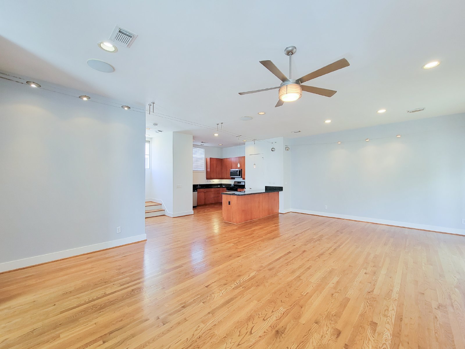 Townhome for Rent in Houston TX 77007 – Rice Military Area property image