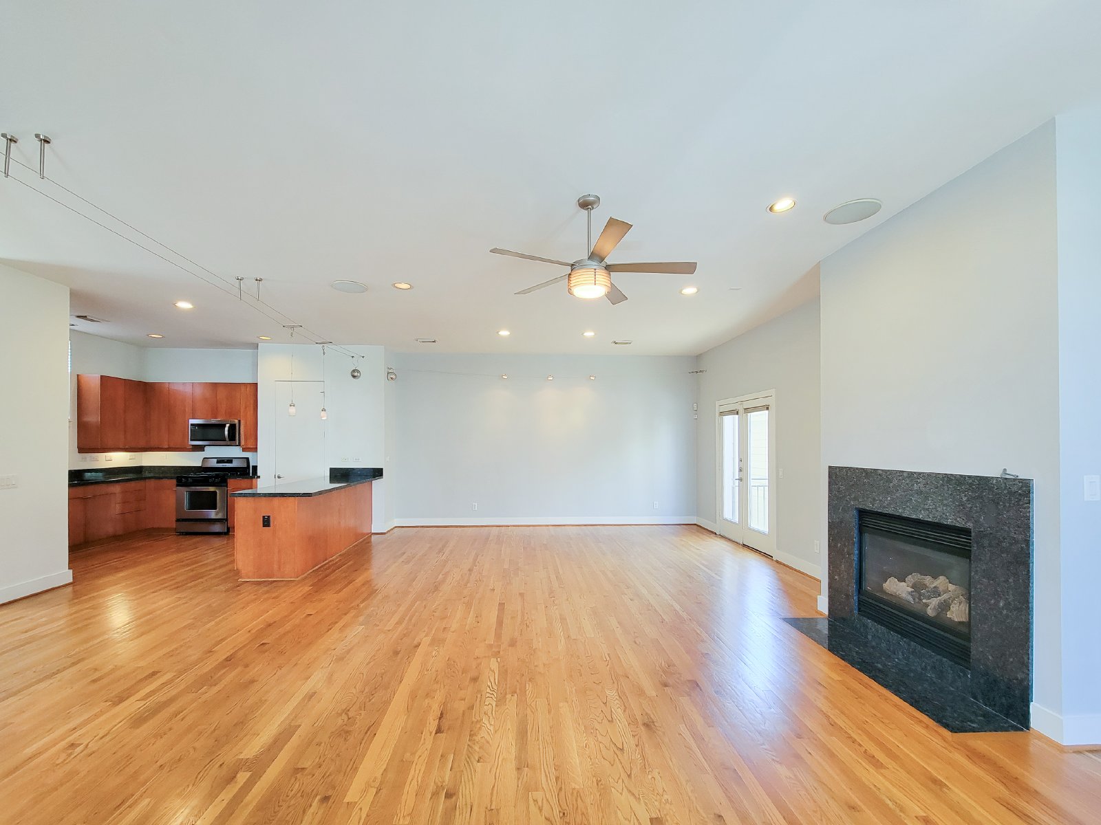 Townhome for Rent in Houston TX 77007 – Rice Military Area property image