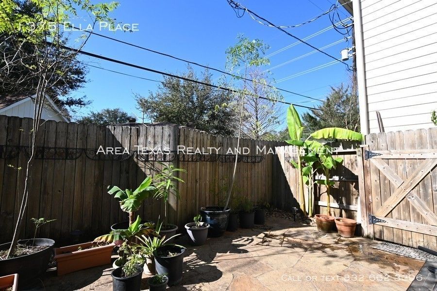 3 Bed Single-Family Home in Timbergrove Terrace 77008 in Gated Community property image