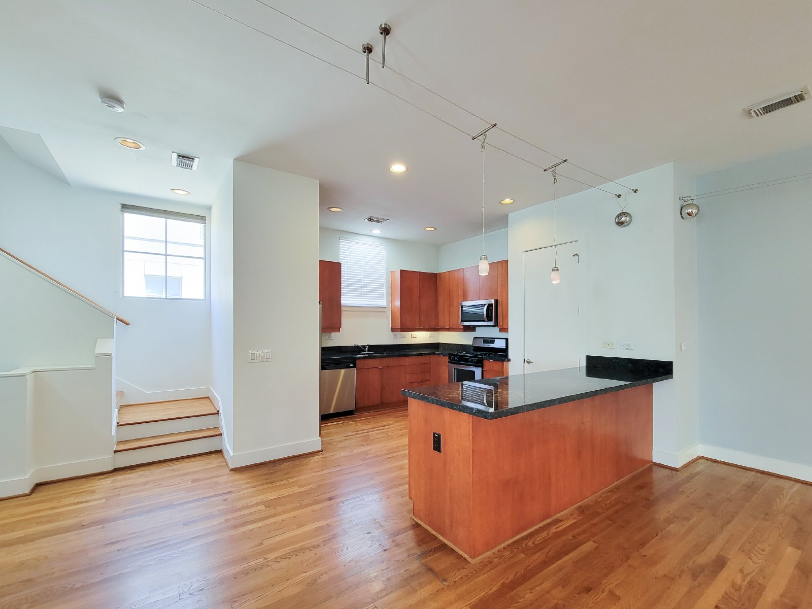 Townhome for Rent in Houston TX 77007 – Rice Military Area property image