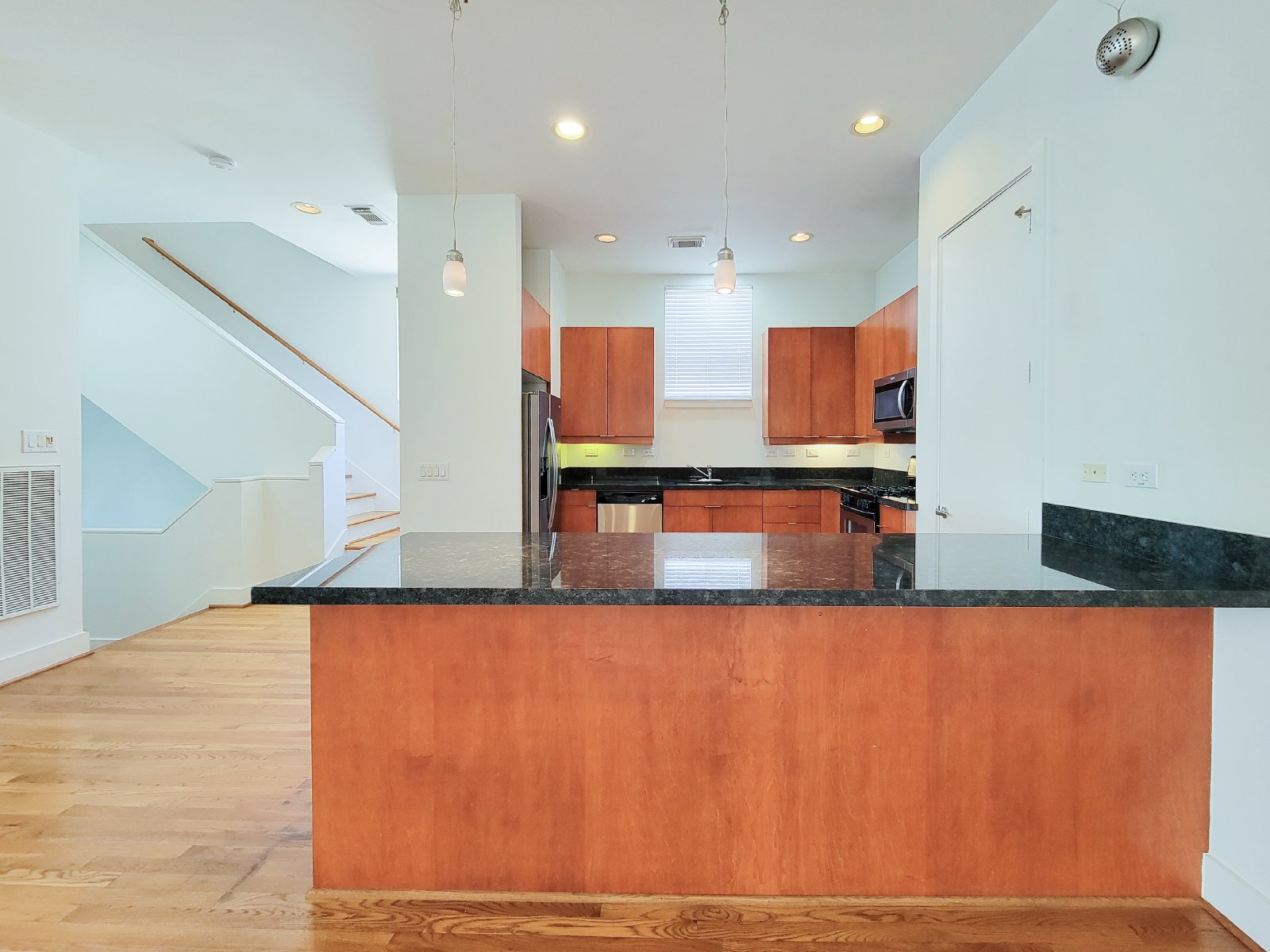 Townhome for Rent in Houston TX 77007 – Rice Military Area property image