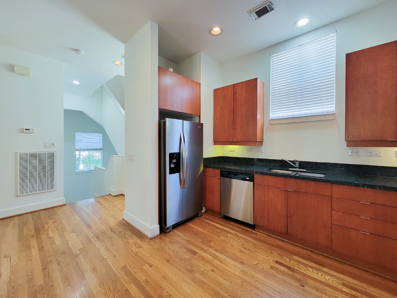 Townhome for Rent in Houston TX 77007 – Rice Military Area property image