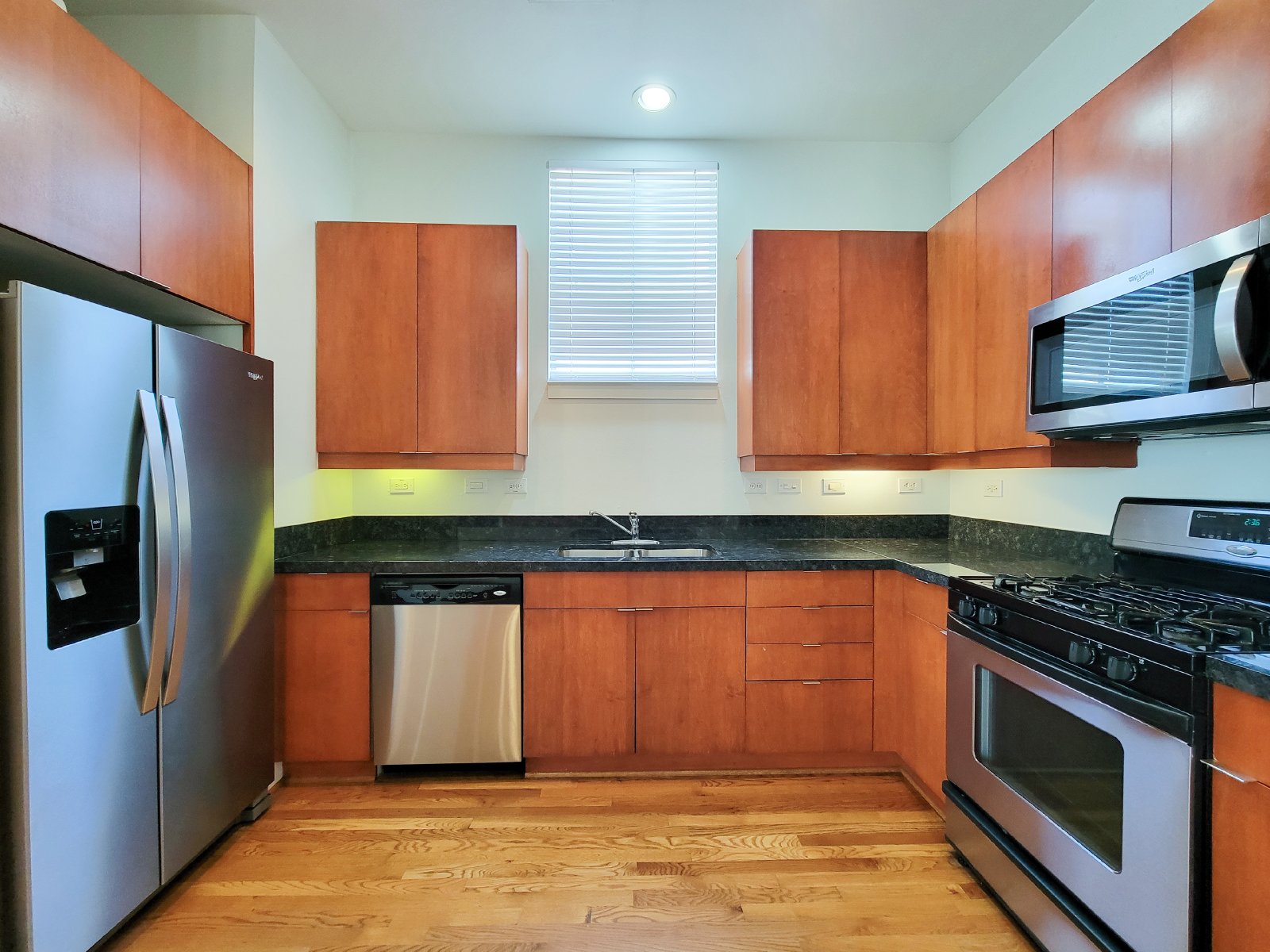 Townhome for Rent in Houston TX 77007 – Rice Military Area property image