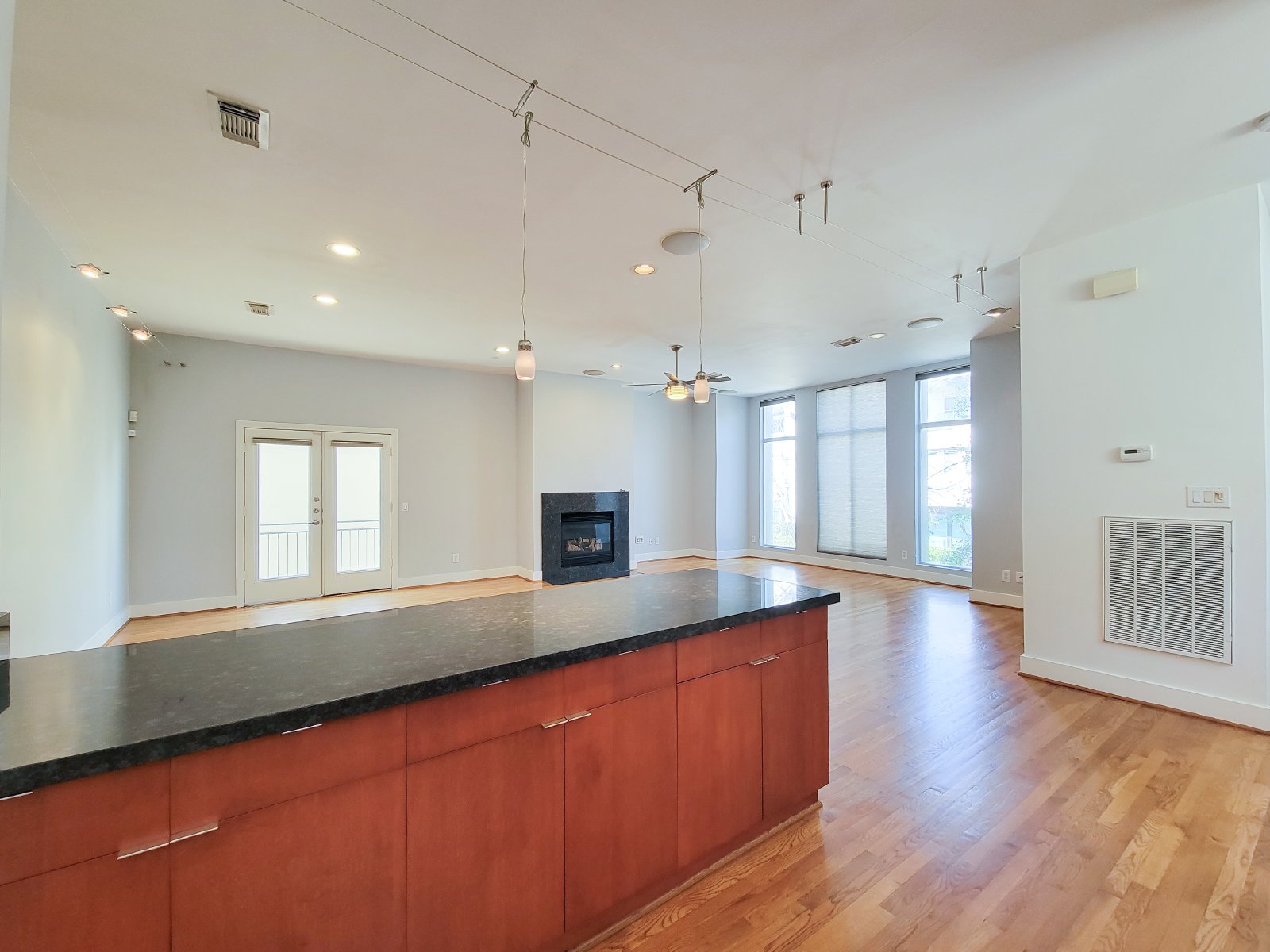 Townhome for Rent in Houston TX 77007 – Rice Military Area property image