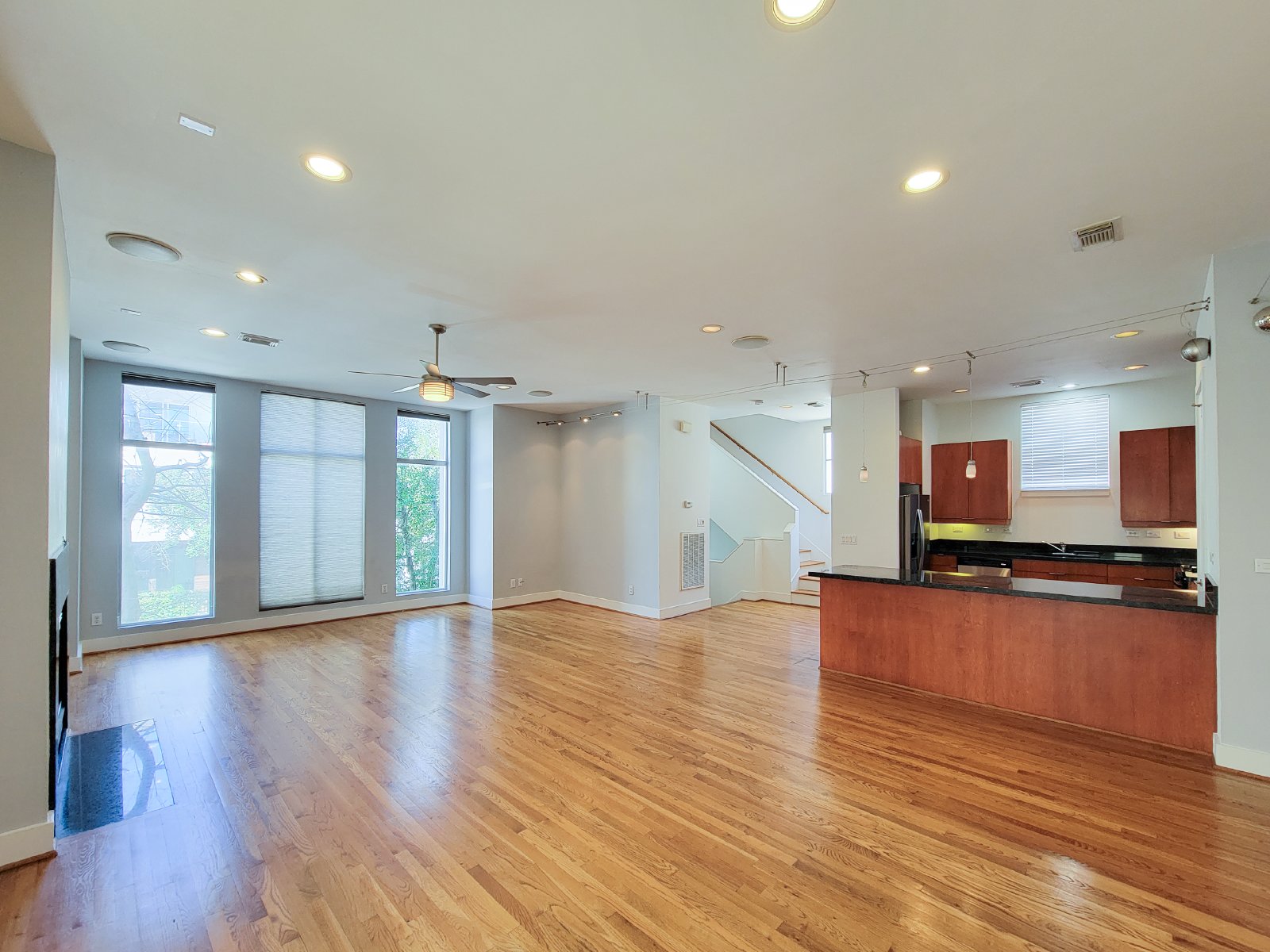 Townhome for Rent in Houston TX 77007 – Rice Military Area property image