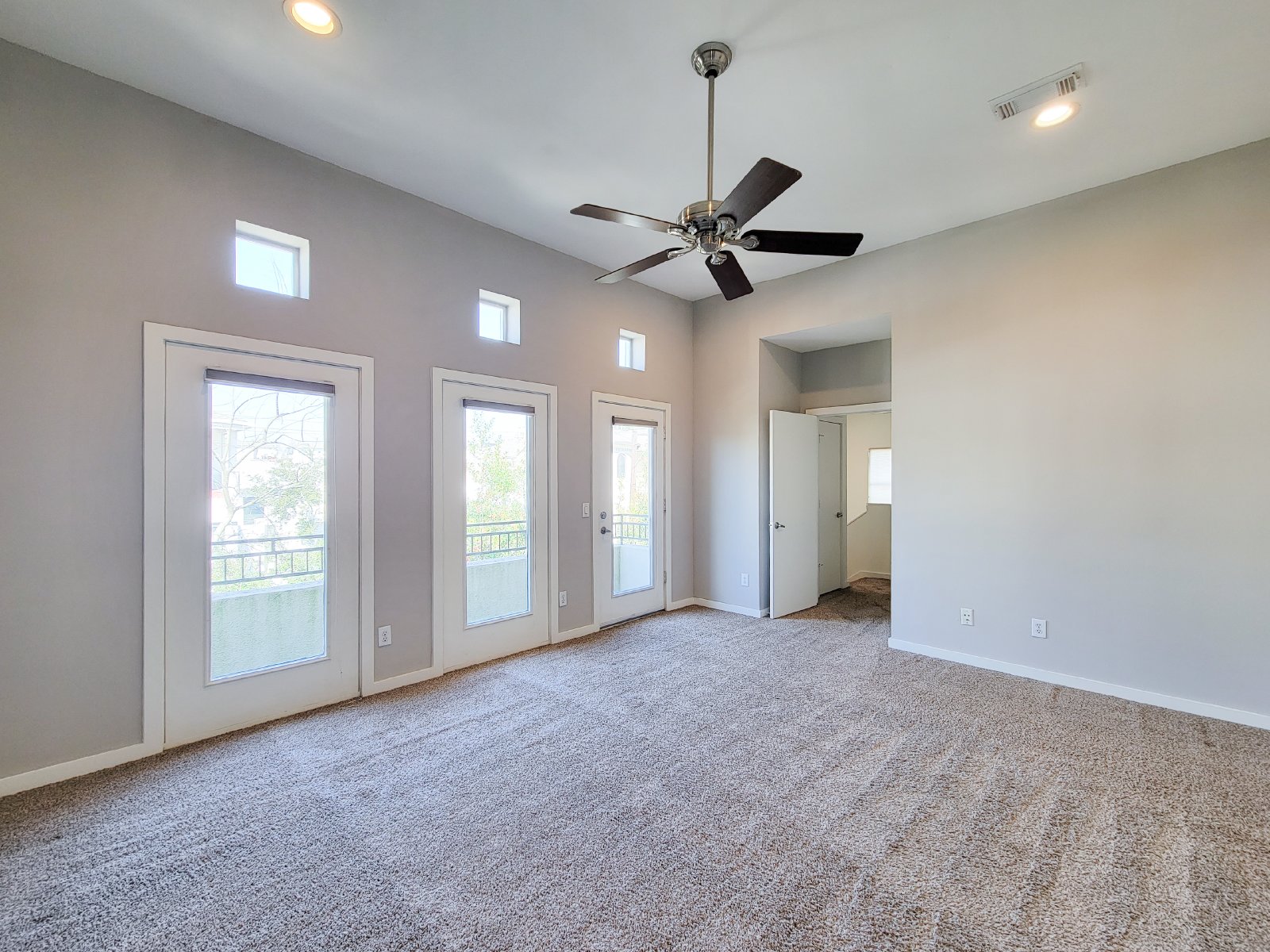 Townhome for Rent in Houston TX 77007 – Rice Military Area property image