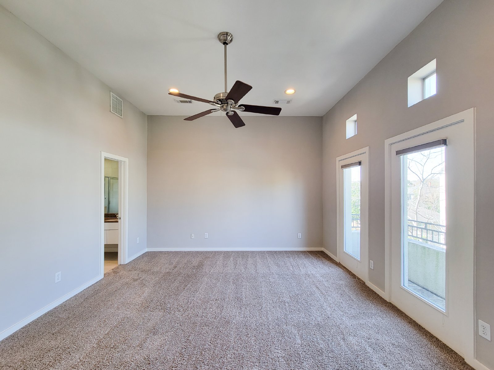 Townhome for Rent in Houston TX 77007 – Rice Military Area property image