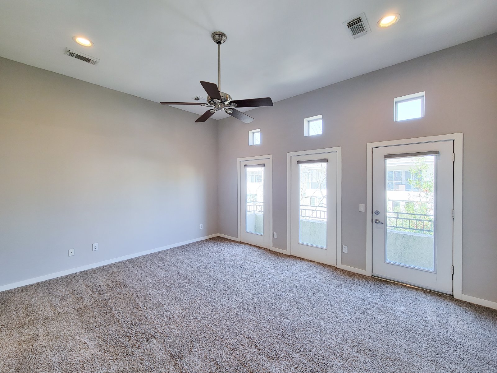 Townhome for Rent in Houston TX 77007 – Rice Military Area property image