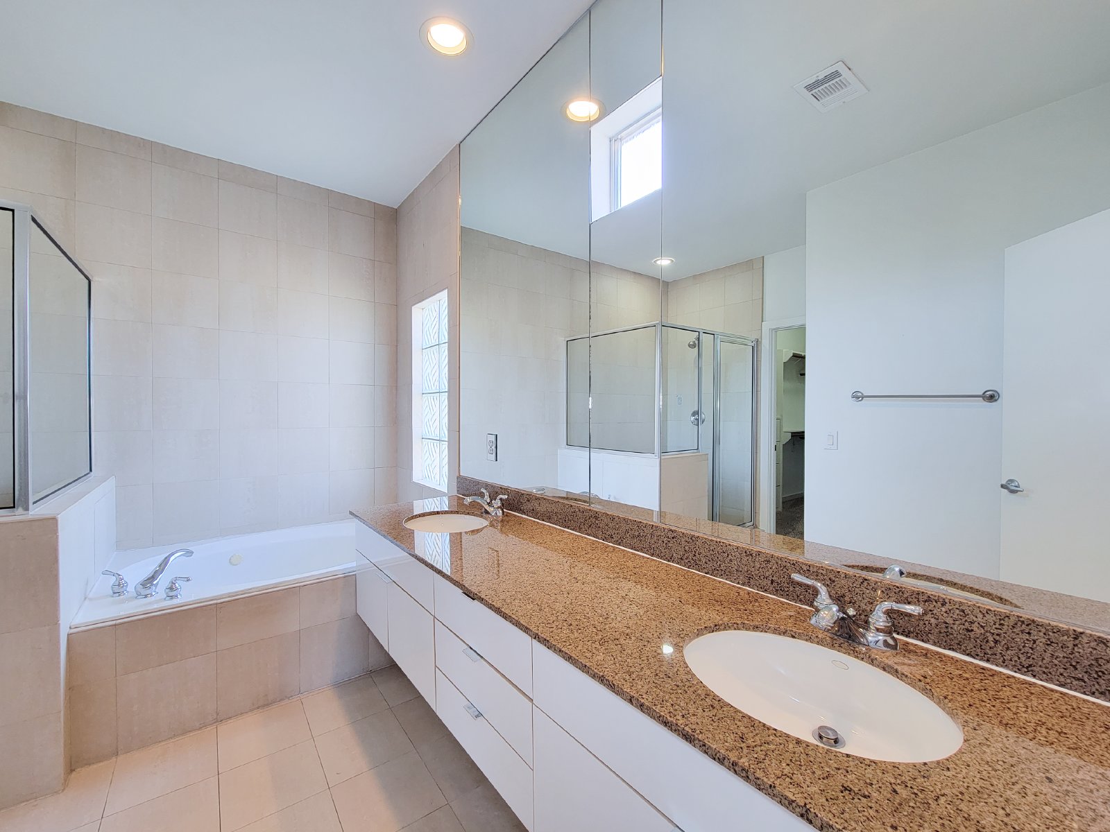 Townhome for Rent in Houston TX 77007 – Rice Military Area property image