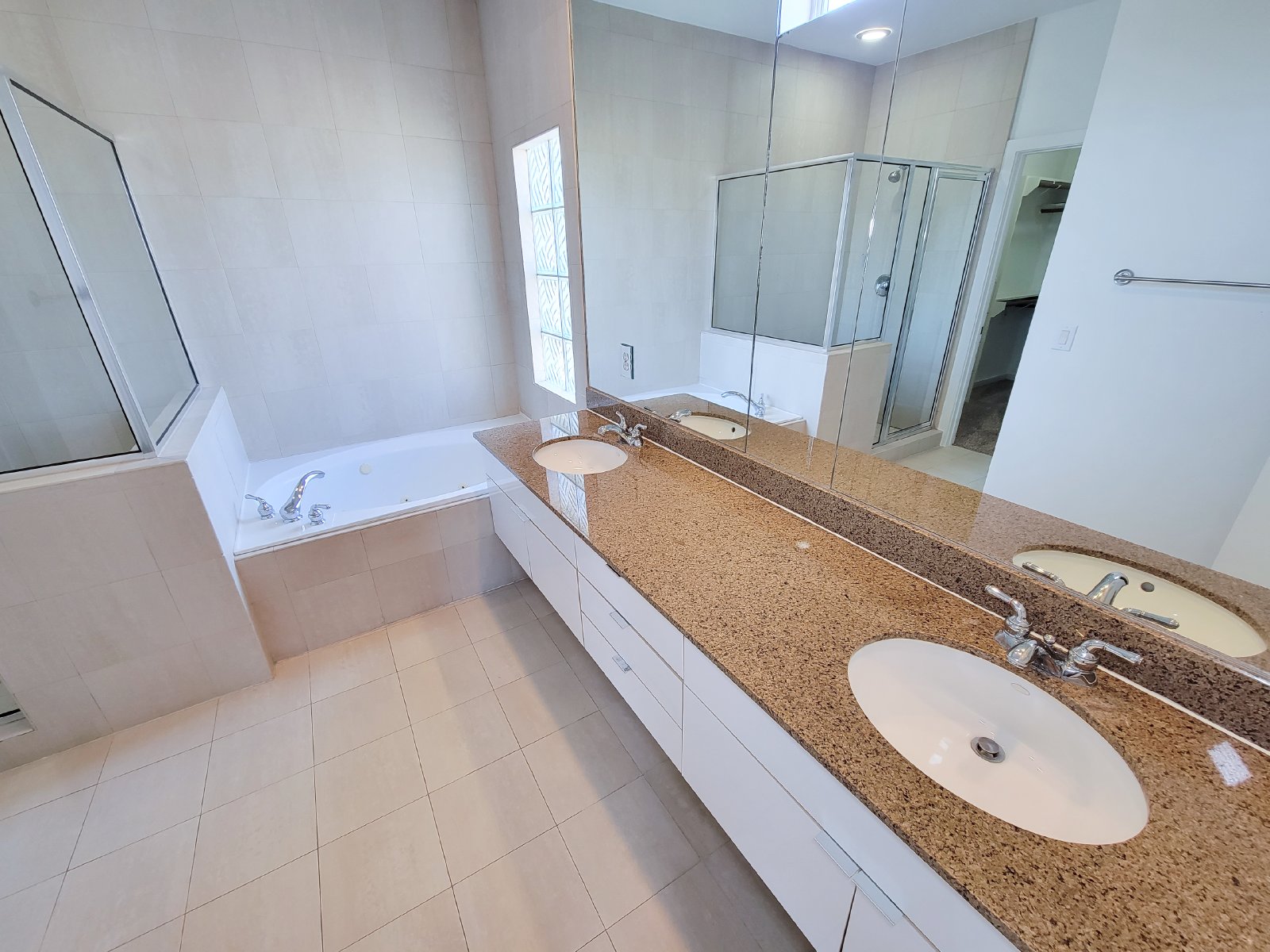 Townhome for Rent in Houston TX 77007 – Rice Military Area property image