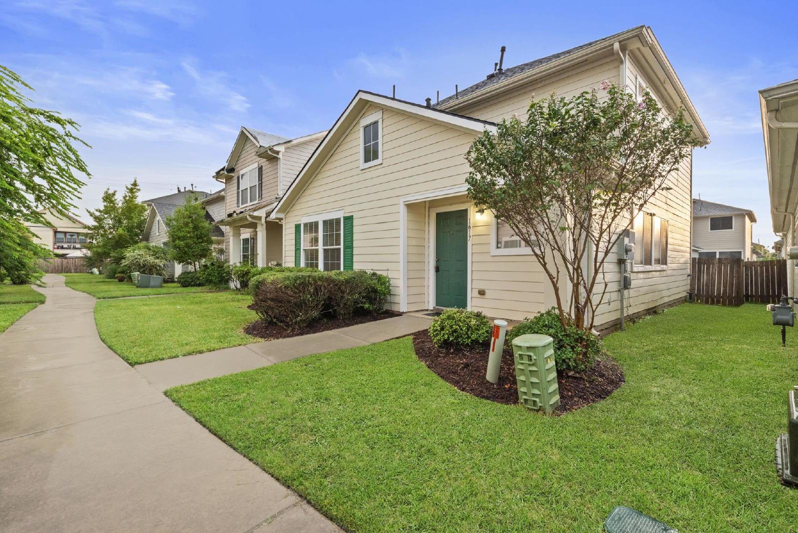 4 Bed Single-Family Home in City Park 77047 with Detached 2-Car Garage property image