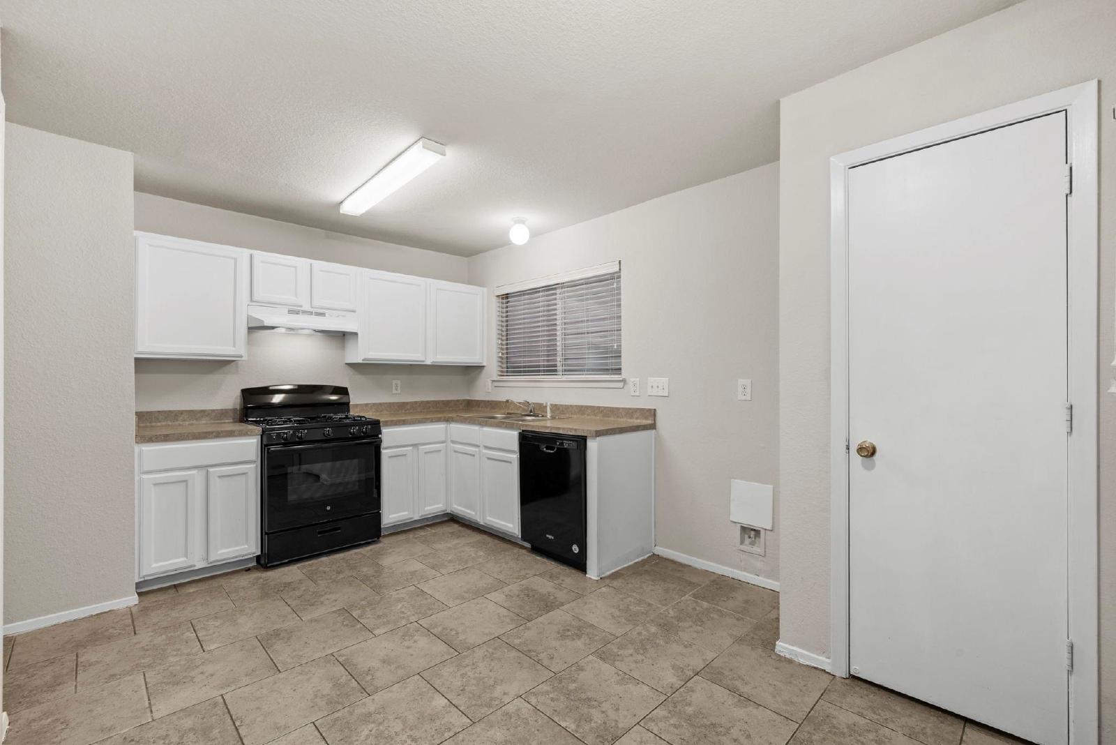 4 Bed Single-Family Home in City Park 77047 with Detached 2-Car Garage property image