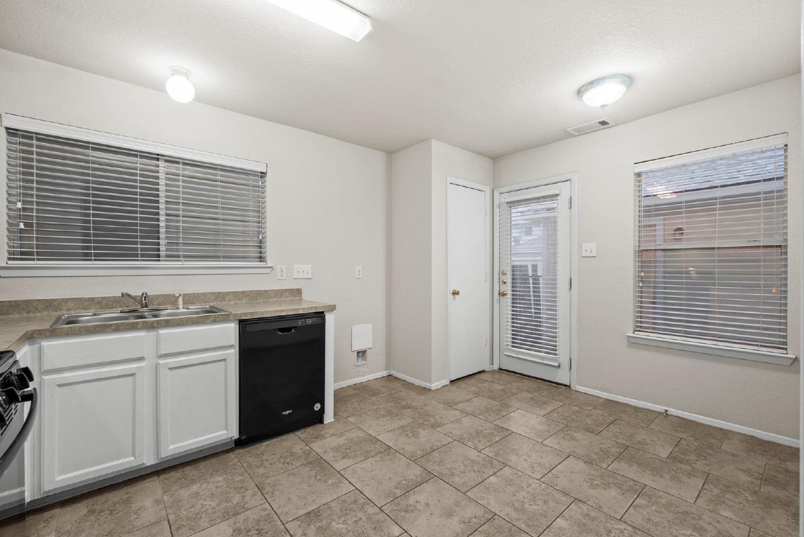 4 Bed Single-Family Home in City Park 77047 with Detached 2-Car Garage property image