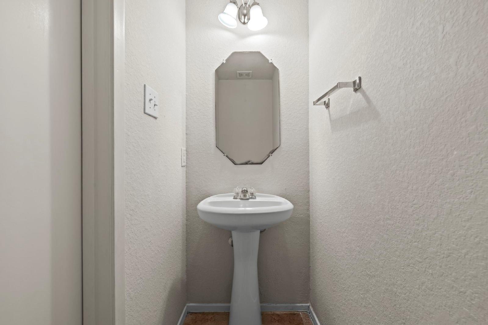 4 Bed Single-Family Home in City Park 77047 with Detached 2-Car Garage property image