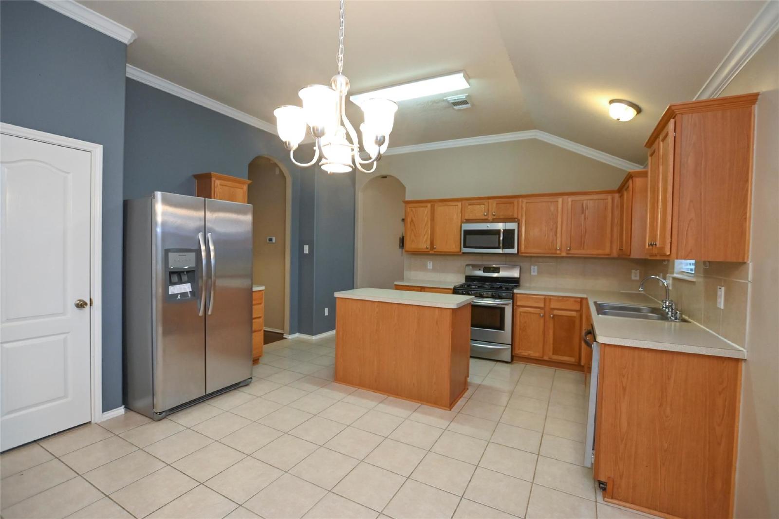 4 Bed Single-Family Home in Pearland TX 77584 with Attached Garage property image