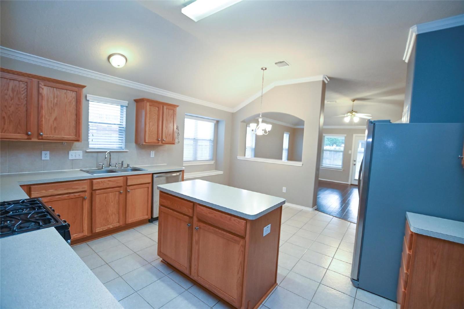 4 Bed Single-Family Home in Pearland TX 77584 with Attached Garage property image