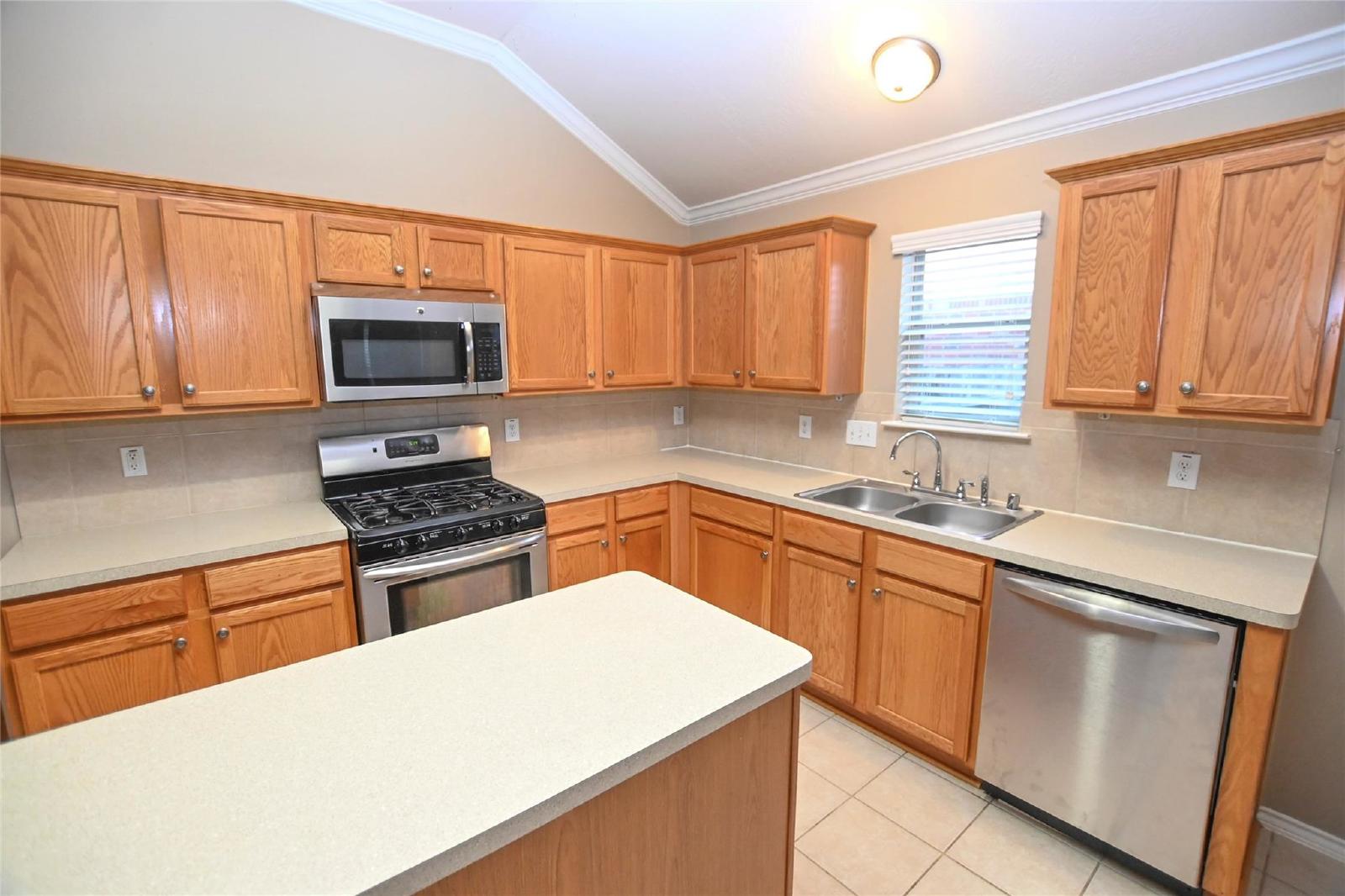 4 Bed Single-Family Home in Pearland TX 77584 with Attached Garage property image