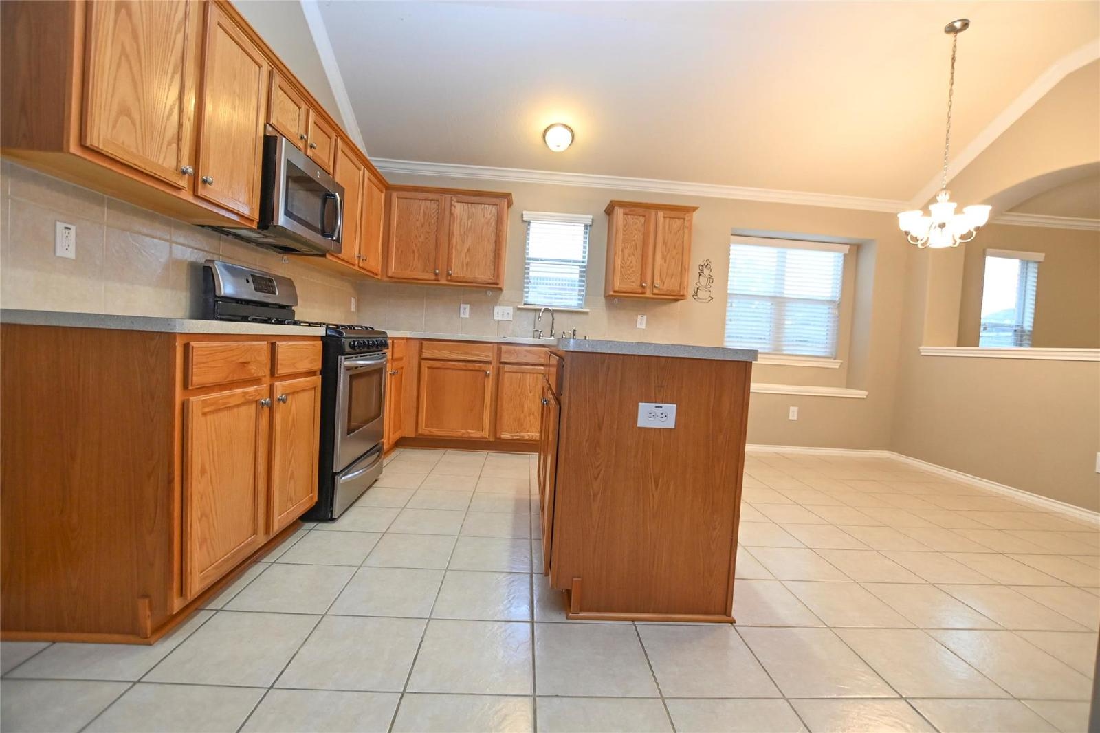 4 Bed Single-Family Home in Pearland TX 77584 with Attached Garage property image