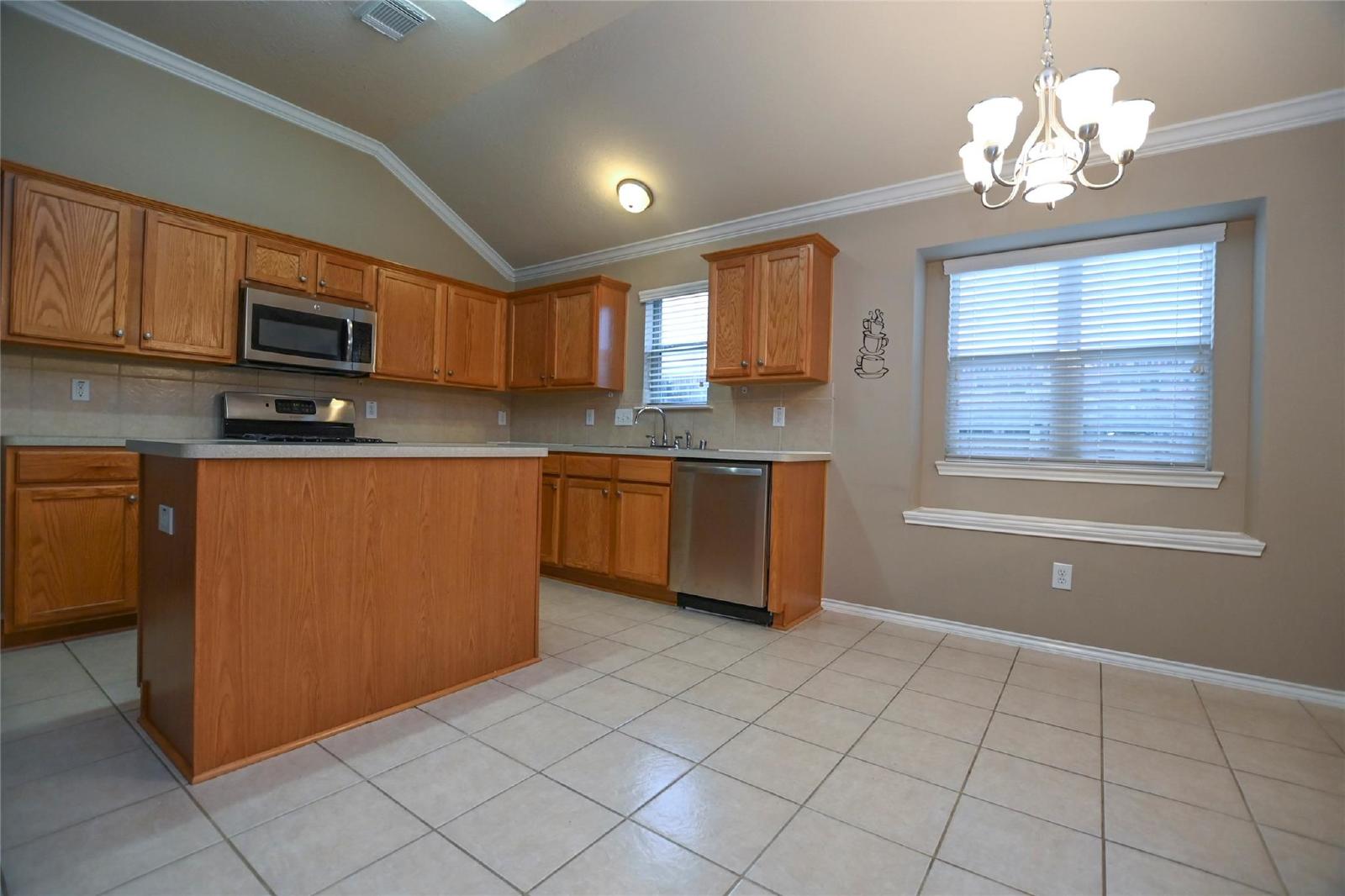 4 Bed Single-Family Home in Pearland TX 77584 with Attached Garage property image