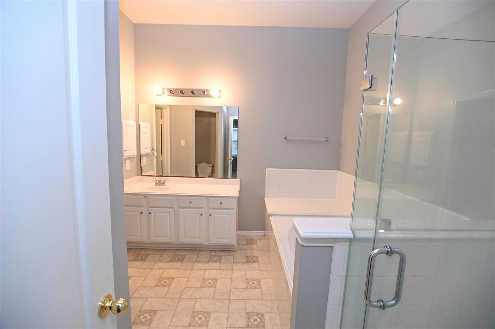 4 Bed Single-Family Home in Pearland TX 77584 with Attached Garage property image