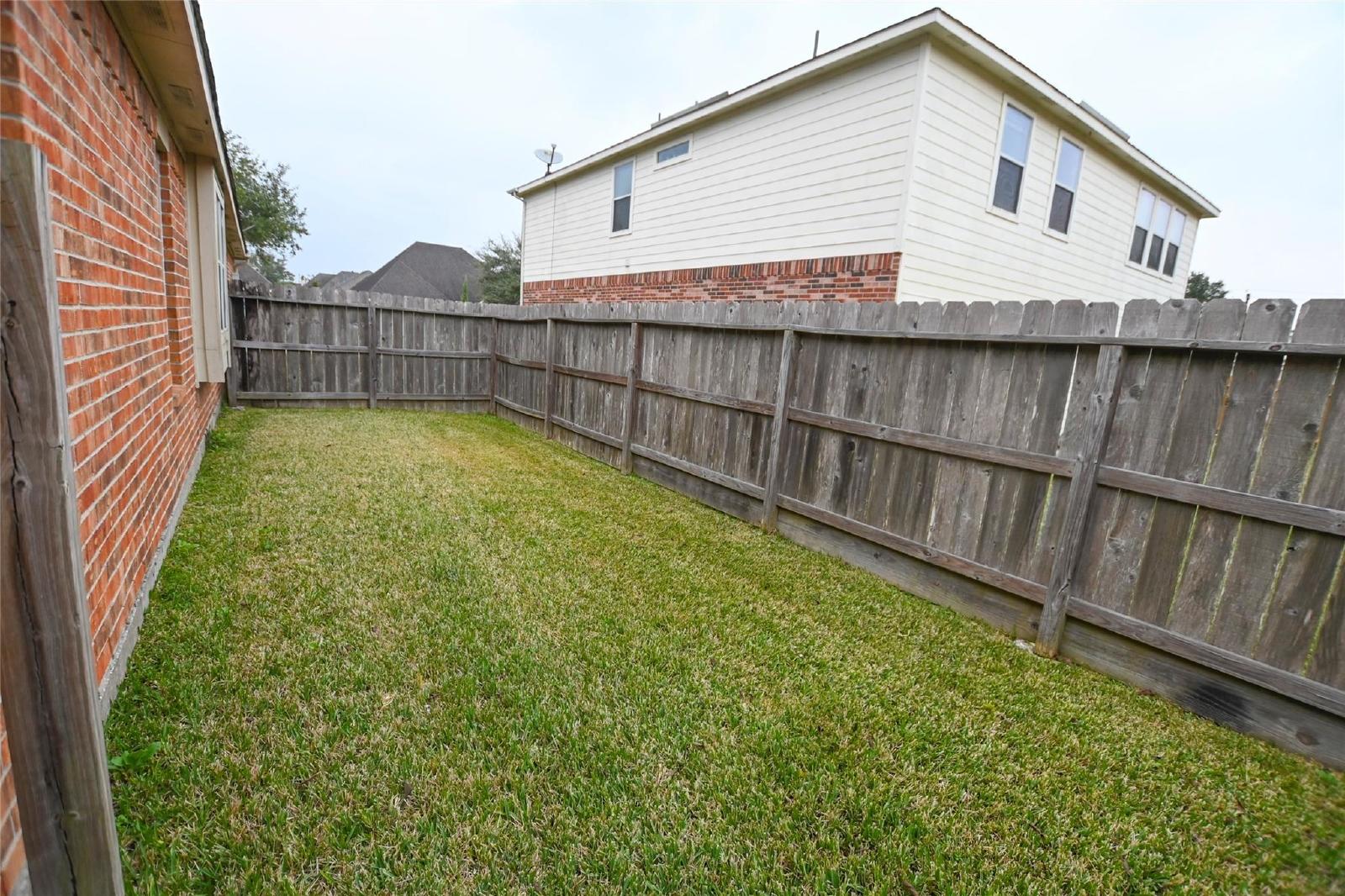 4 Bed Single-Family Home in Pearland TX 77584 with Attached Garage property image