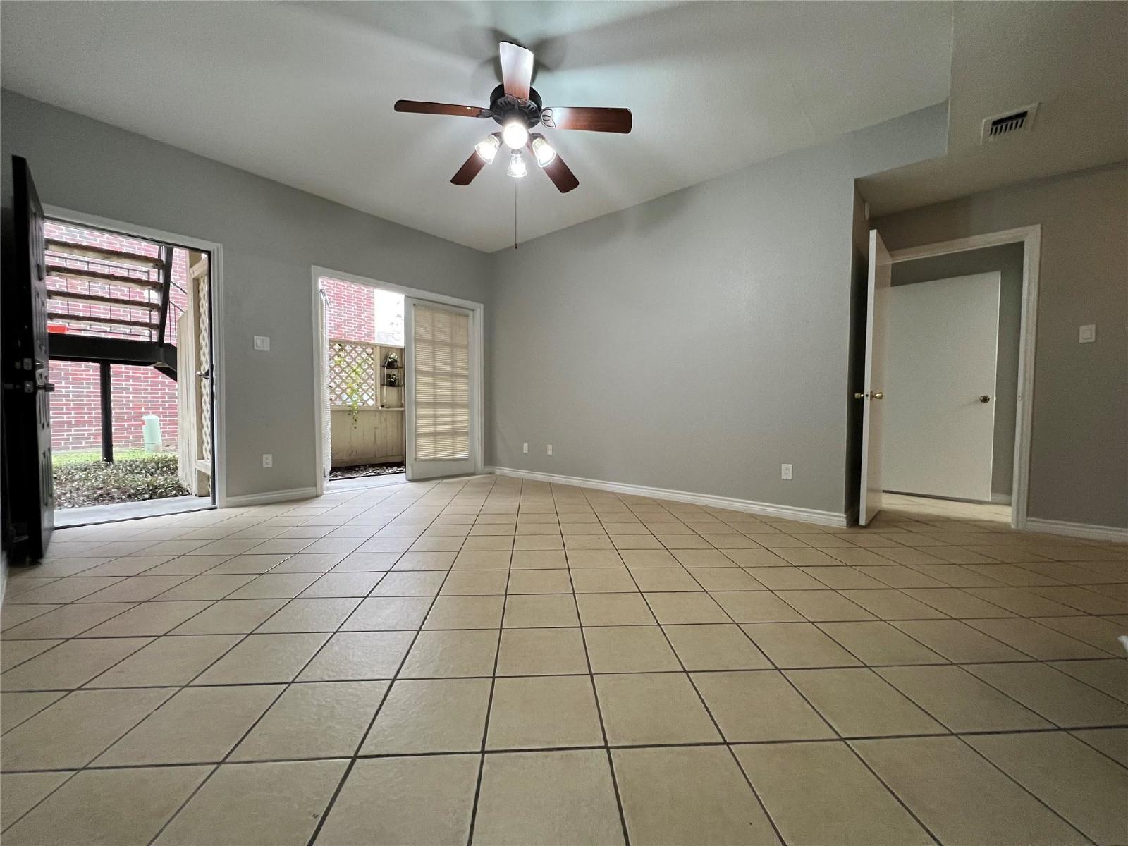 2 Bed Condo in 77054 Near Texas Medical Center + Gated Community property image