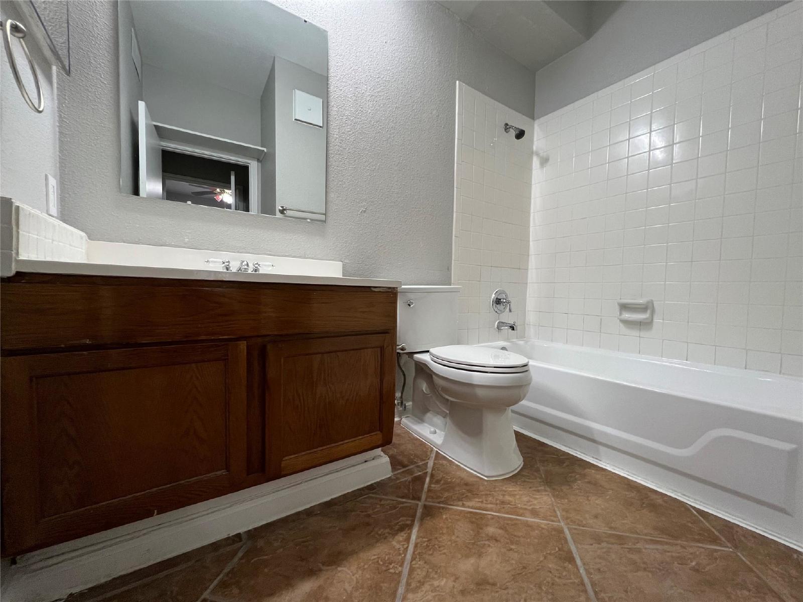 2 Bed Condo in 77054 Near Texas Medical Center + Gated Community property image