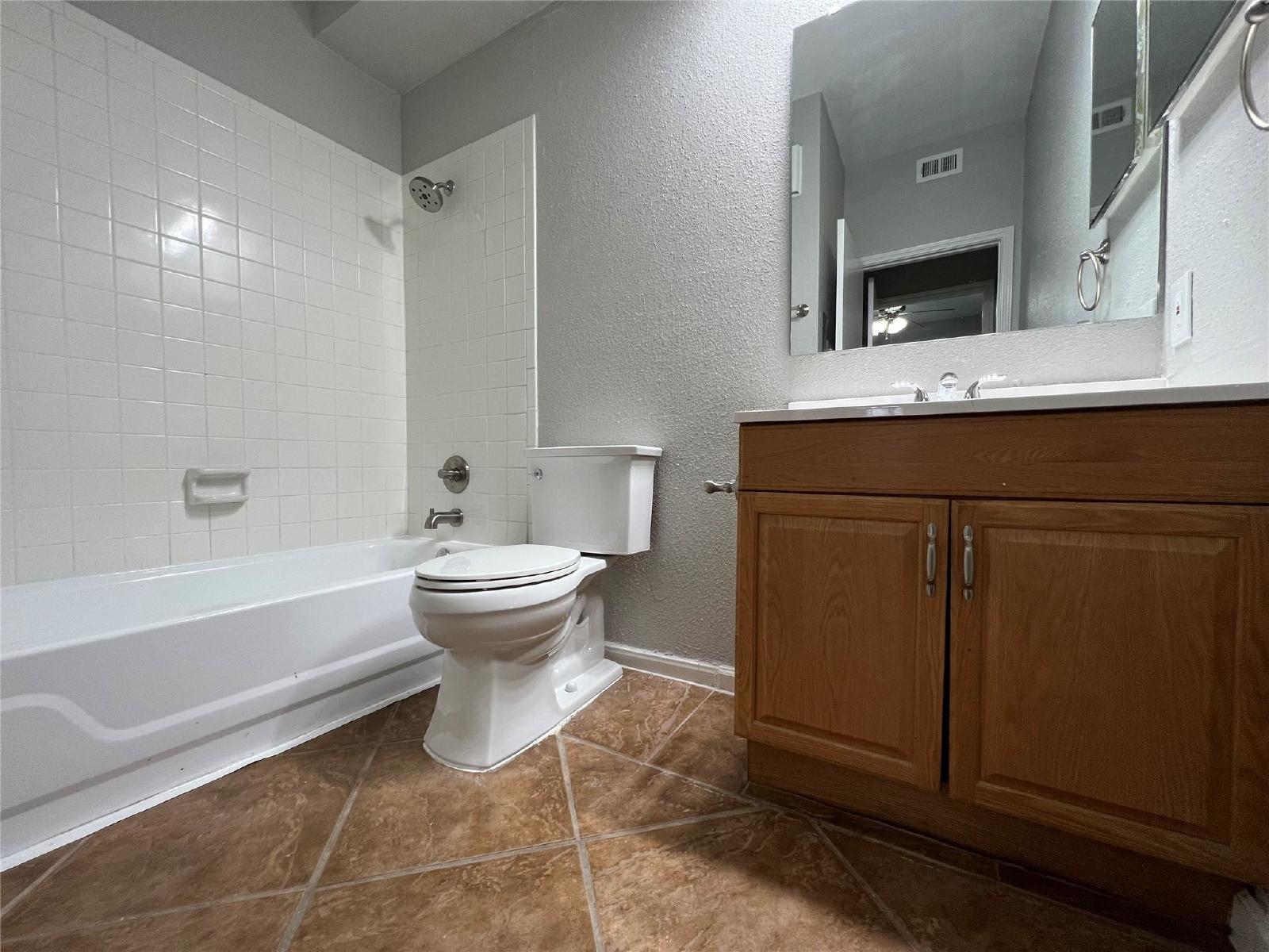 2 Bed Condo in 77054 Near Texas Medical Center + Gated Community property image