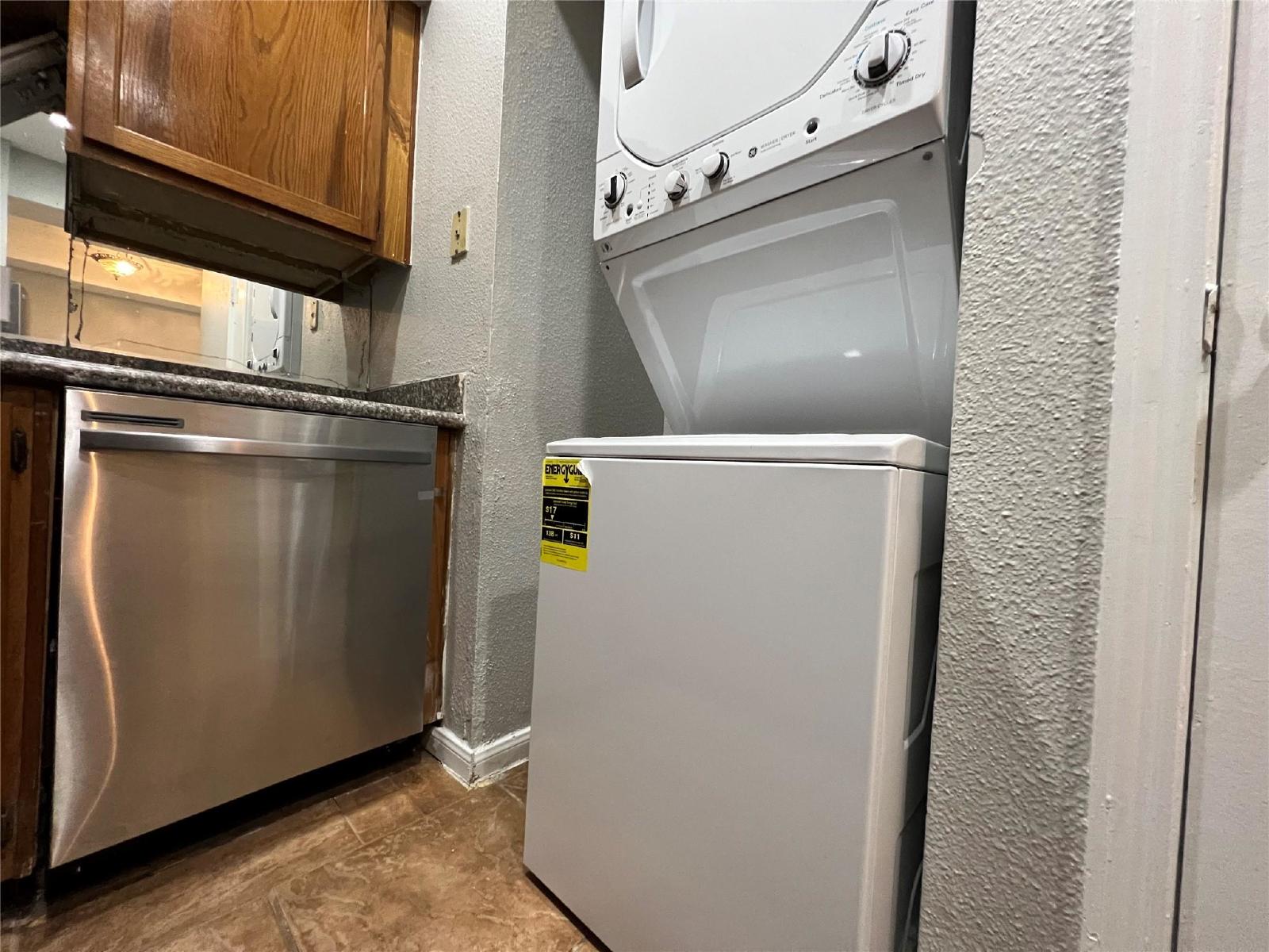 2 Bed Condo in 77054 Near Texas Medical Center + Gated Community property image