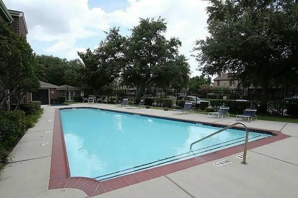 2 Bed Condo in 77054 Near Texas Medical Center + Gated Community property image